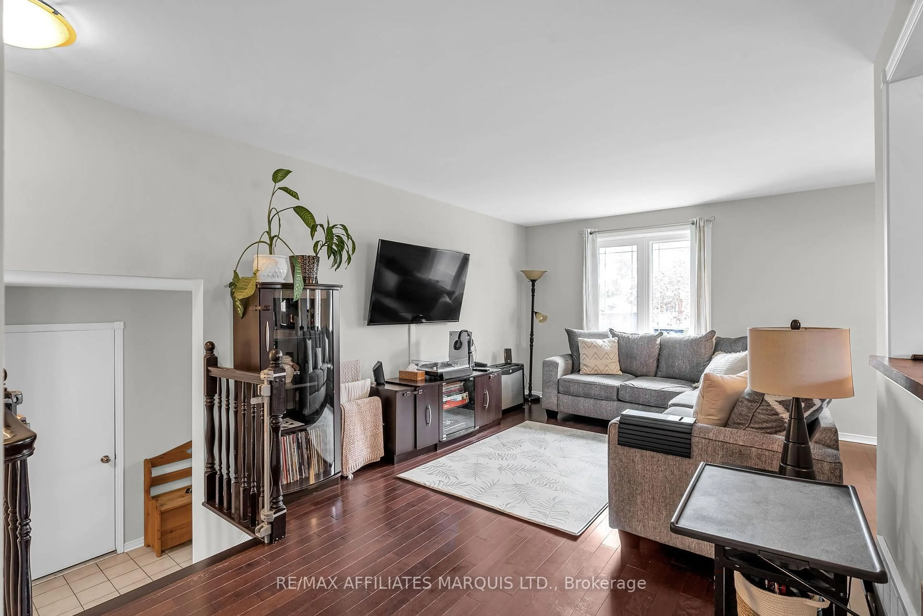 Living room with furniture, unknown for 740 Champlain Dr, Cornwall Ontario K6H 6S8