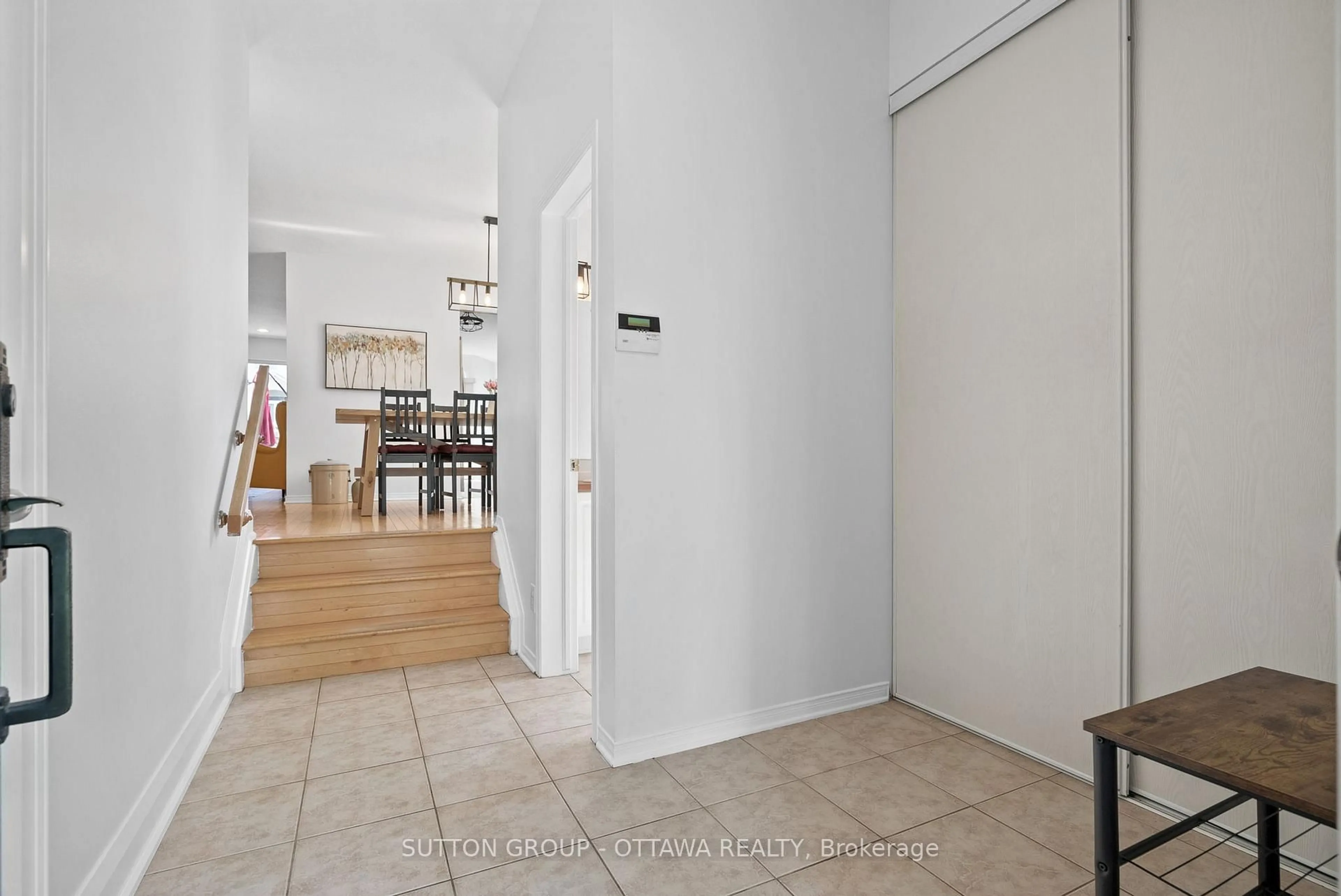 Indoor entryway for 75 SCAMPTON Dr, Kanata Ontario K2W 1E7