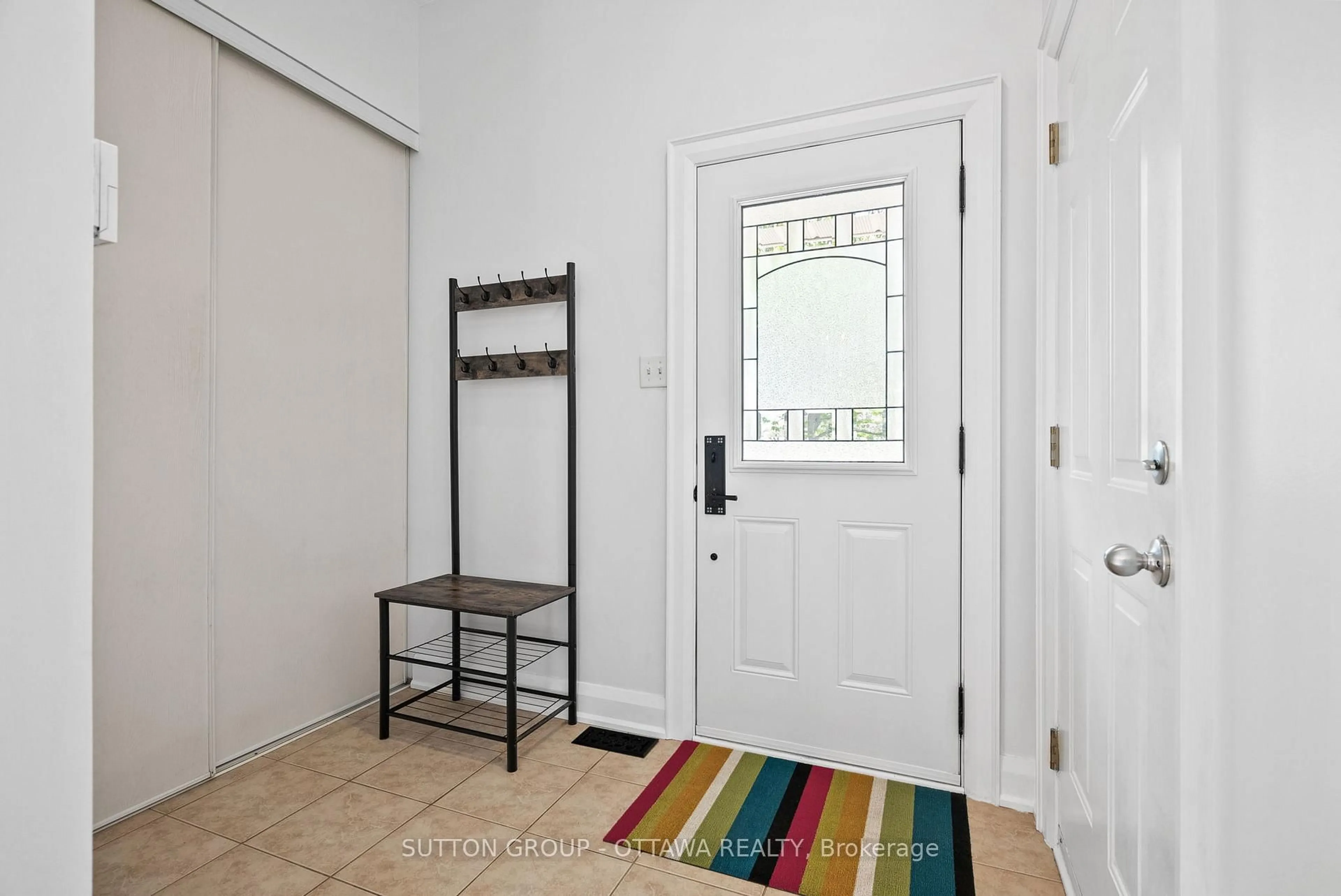 Indoor entryway for 75 SCAMPTON Dr, Kanata Ontario K2W 1E7