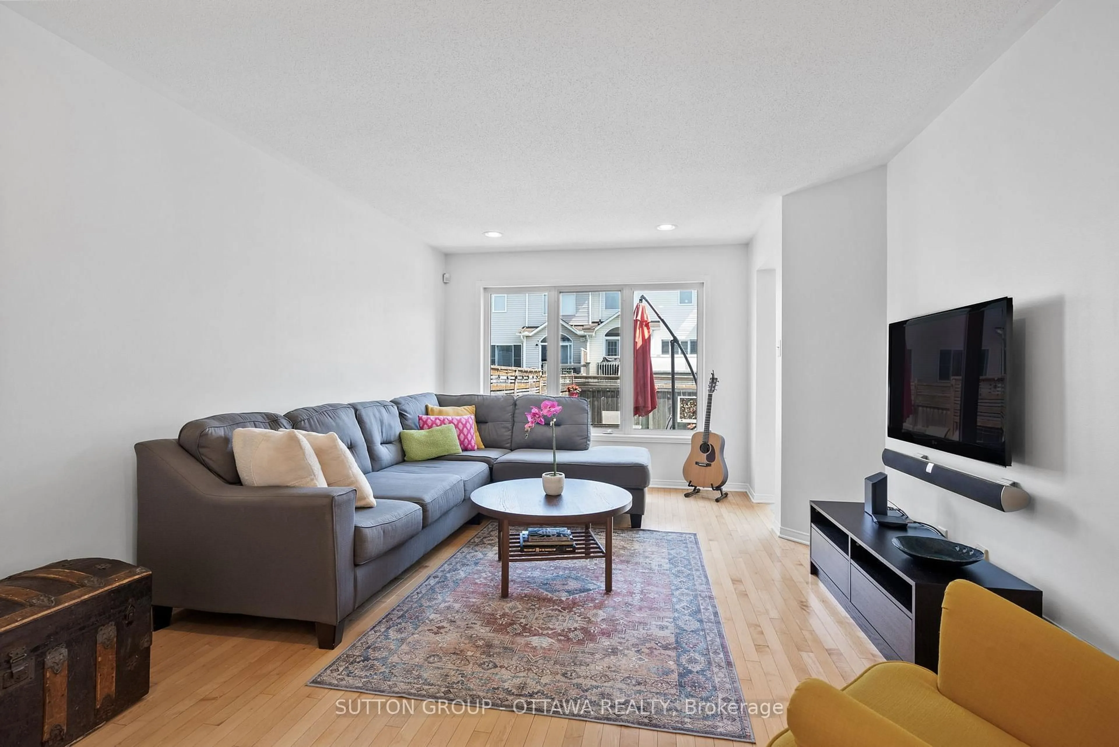 Living room with furniture, unknown for 75 SCAMPTON Dr, Kanata Ontario K2W 1E7