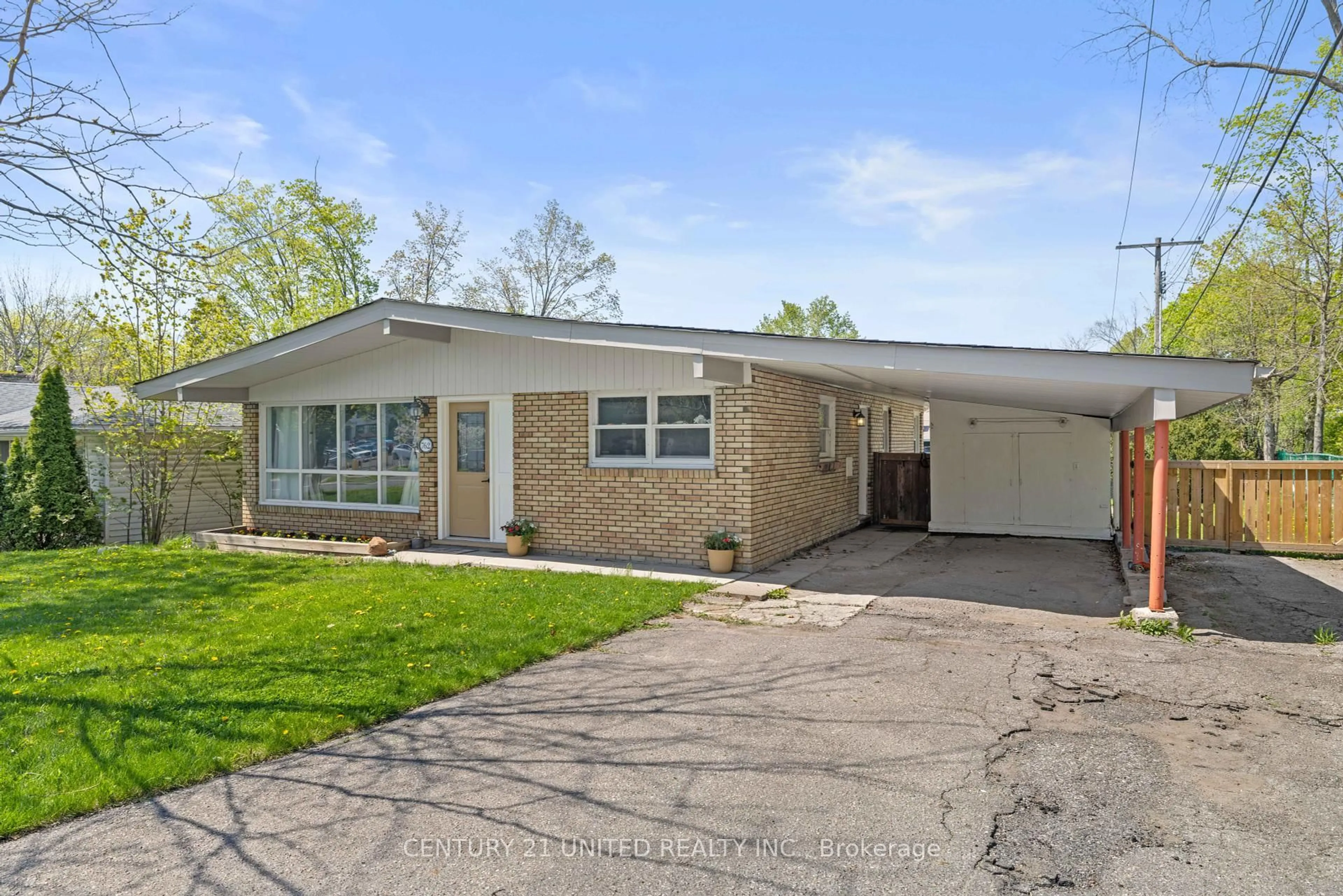 Home with brick exterior material, street for 762 Weller St, Peterborough Central Ontario K9J 4X5
