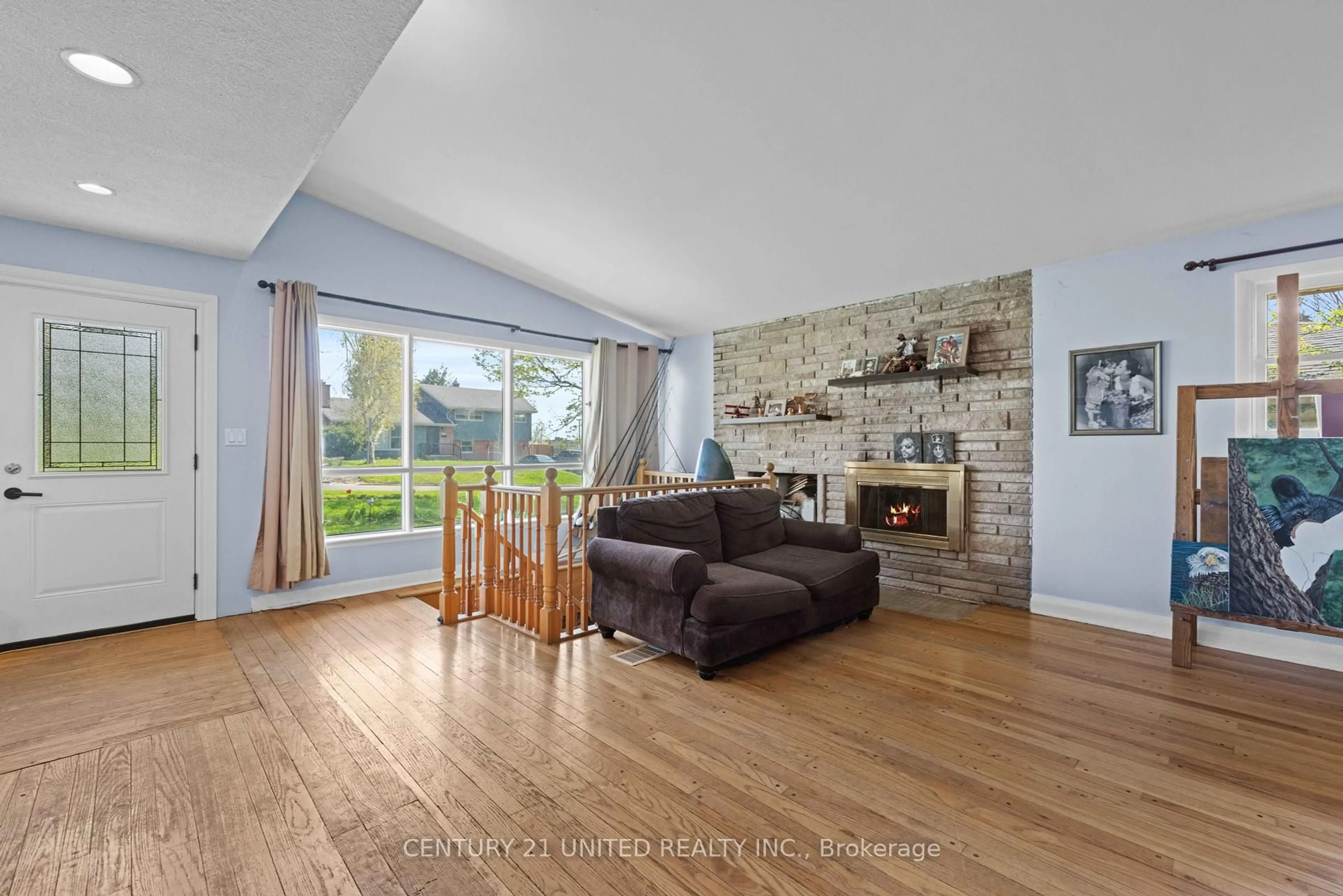 Living room with furniture, unknown for 762 Weller St, Peterborough Central Ontario K9J 4X5