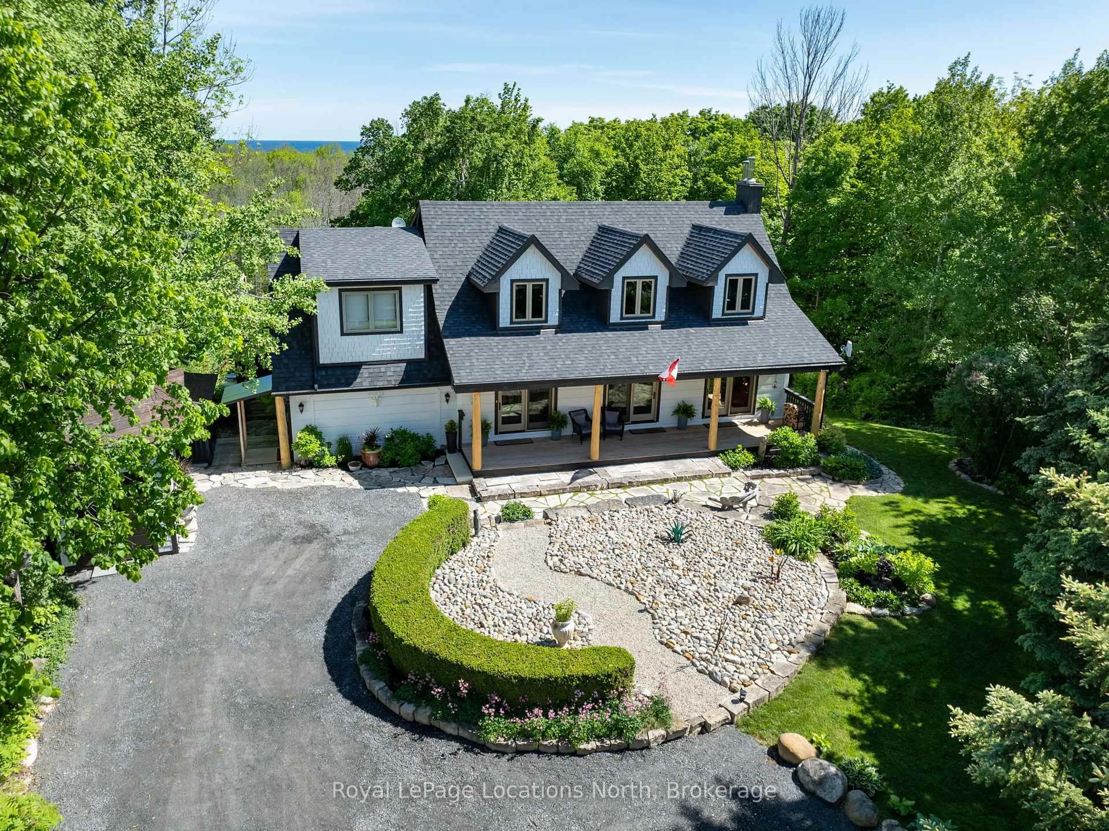 A pic from outside/outdoor area/front of a property/back of a property/a pic from drone, unknown for 167 39TH Sdrd, Blue Mountains Ontario N0H 2P0