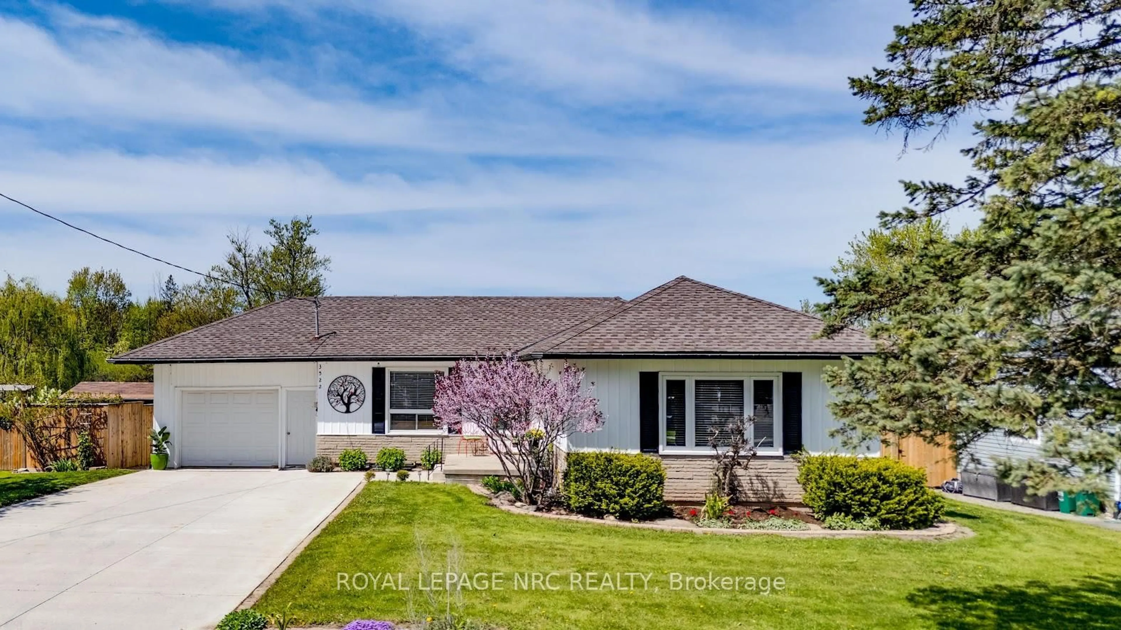 Home with vinyl exterior material, street for 3522 EAST MAIN St, Fort Erie Ontario L0S 1S0