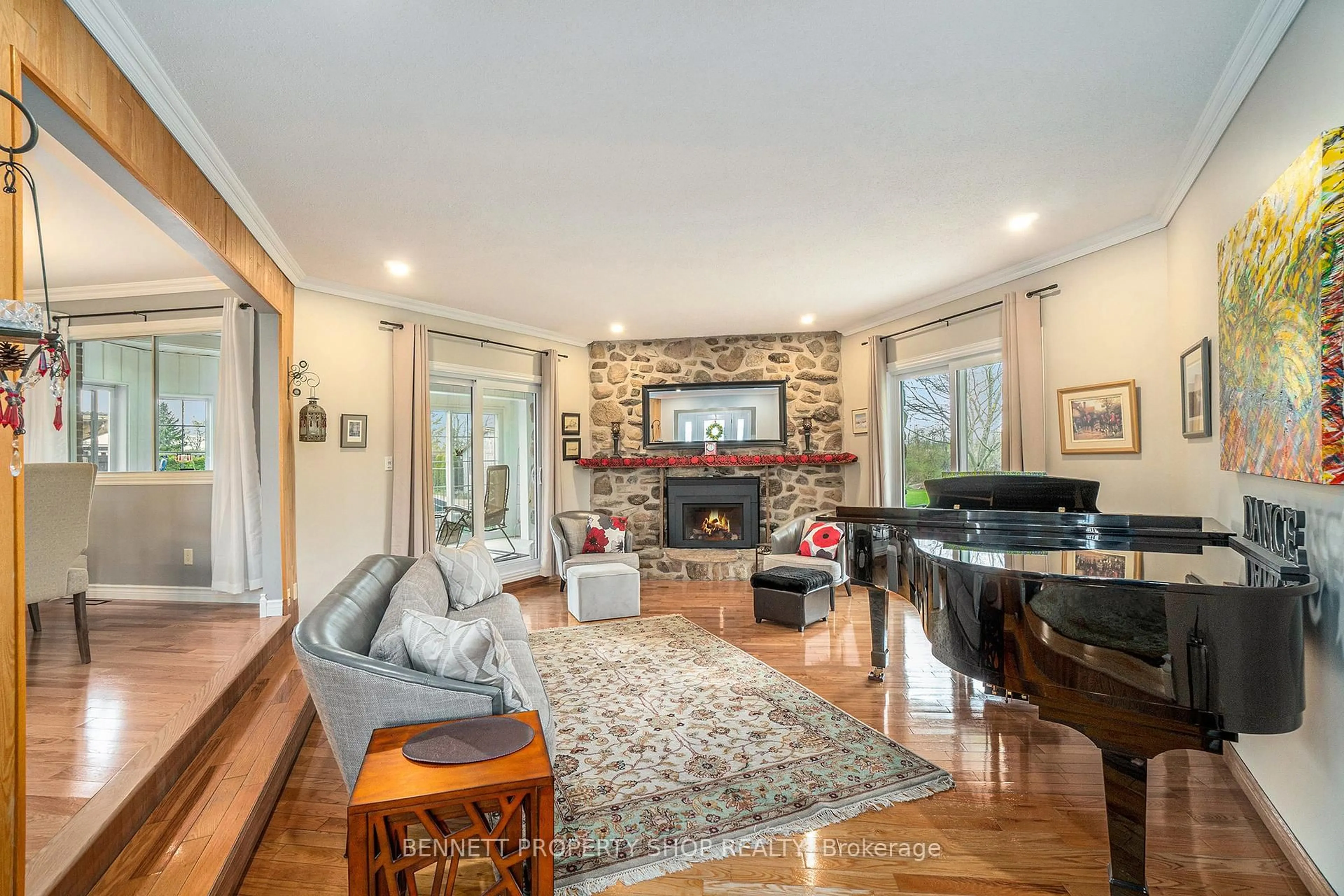 Living room with furniture, unknown for 39 Front St, North Glengarry Ontario K0C 1A0