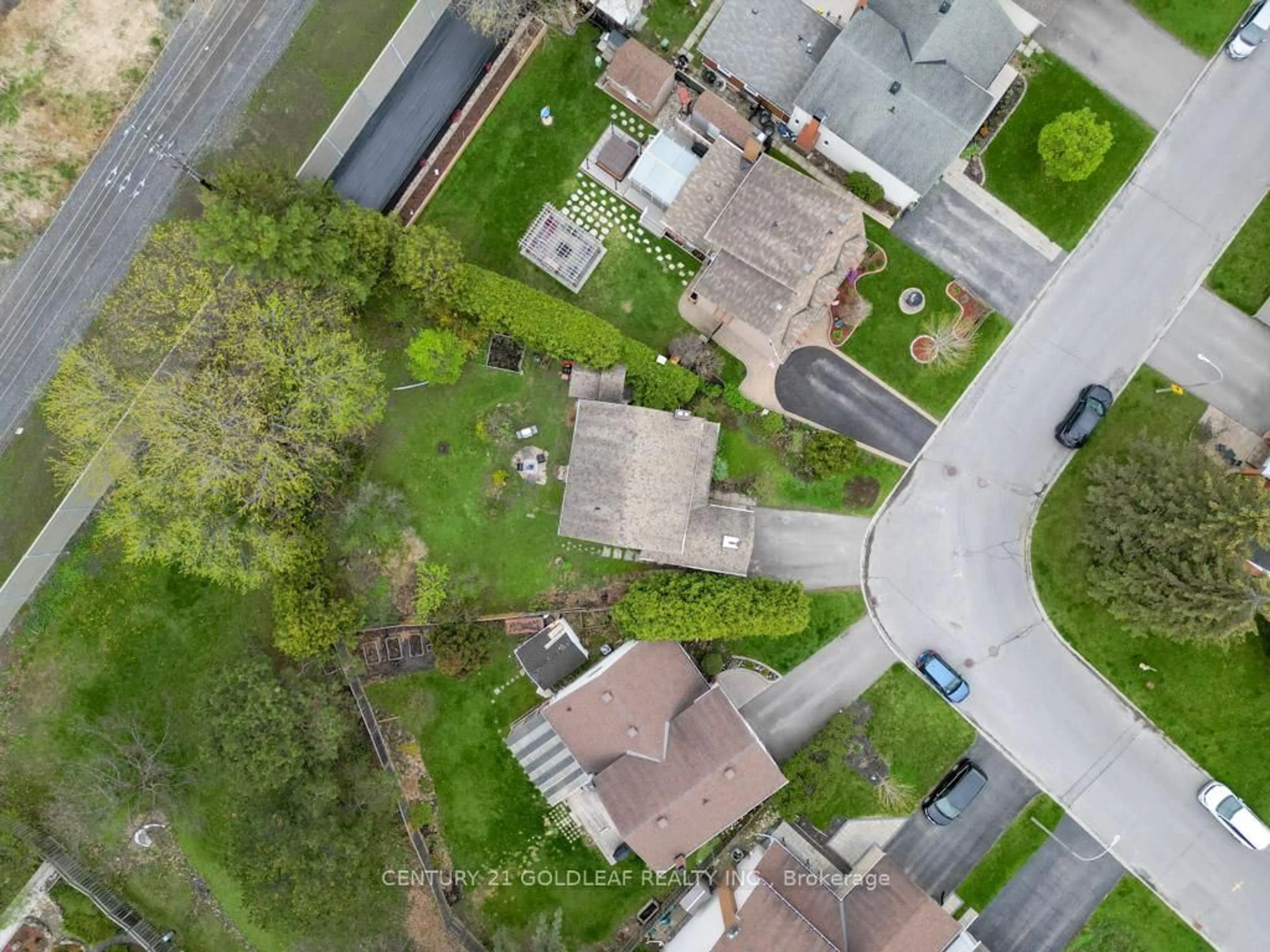 A pic from outside/outdoor area/front of a property/back of a property/a pic from drone, street for 1745 Bonaventure Terr, Orleans Ontario K1C 1W5
