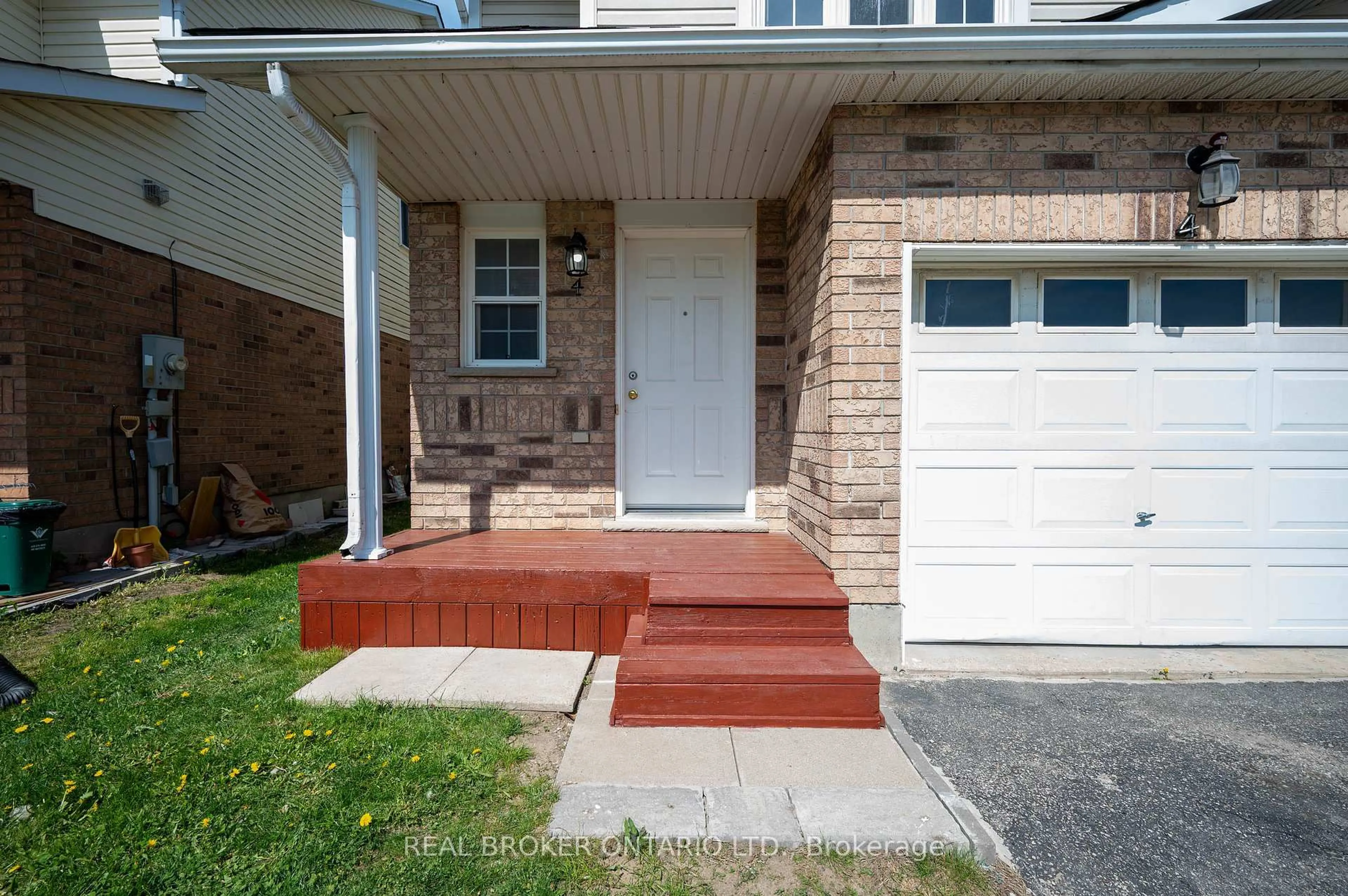 Unknown for 4 Mountain Laurel Cres, Kitchener Ontario N2E 3X2