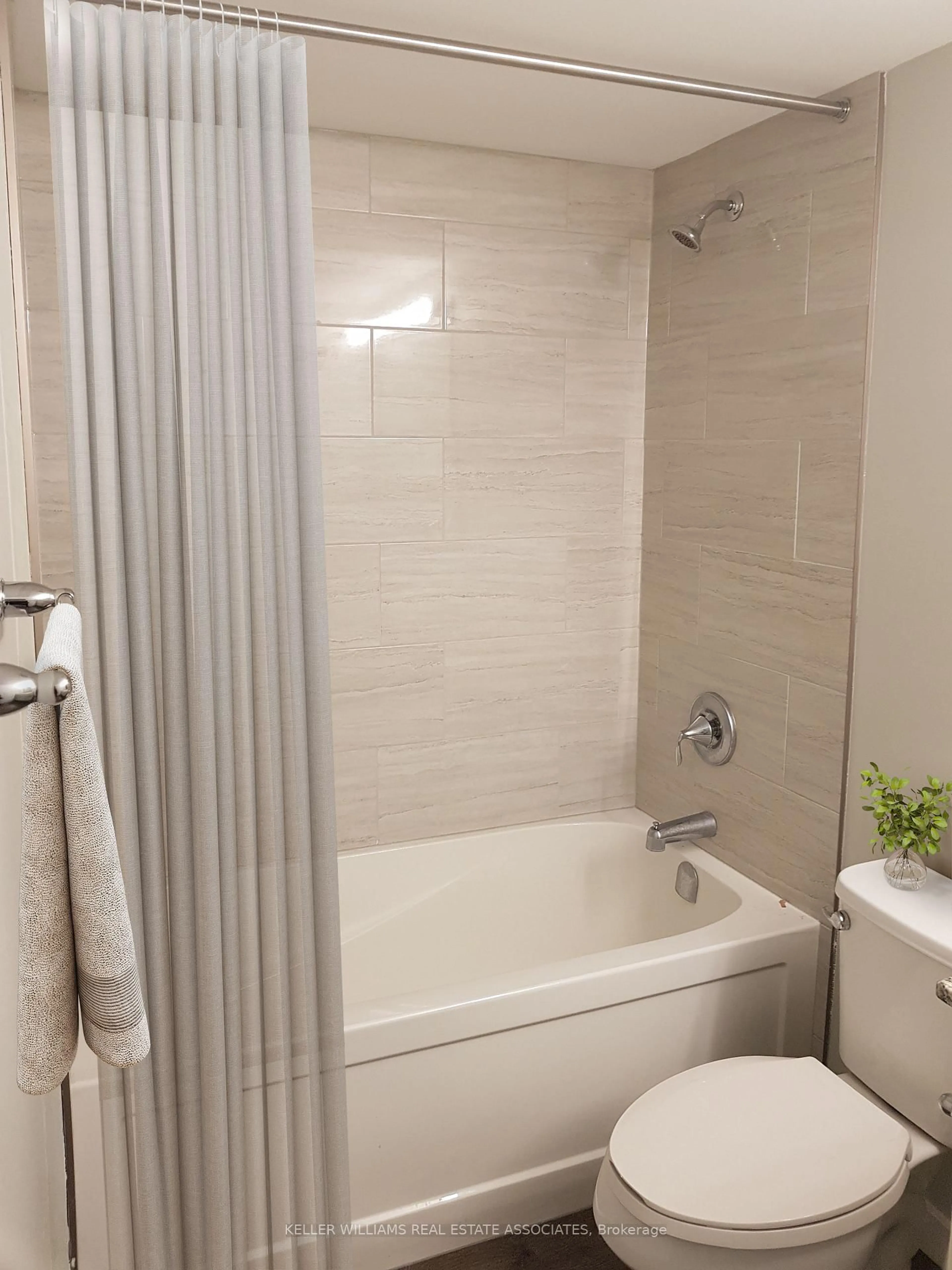 Standard bathroom, ceramic/tile floor for 25 Kay Cres #306, Guelph Ontario N1L 0P2