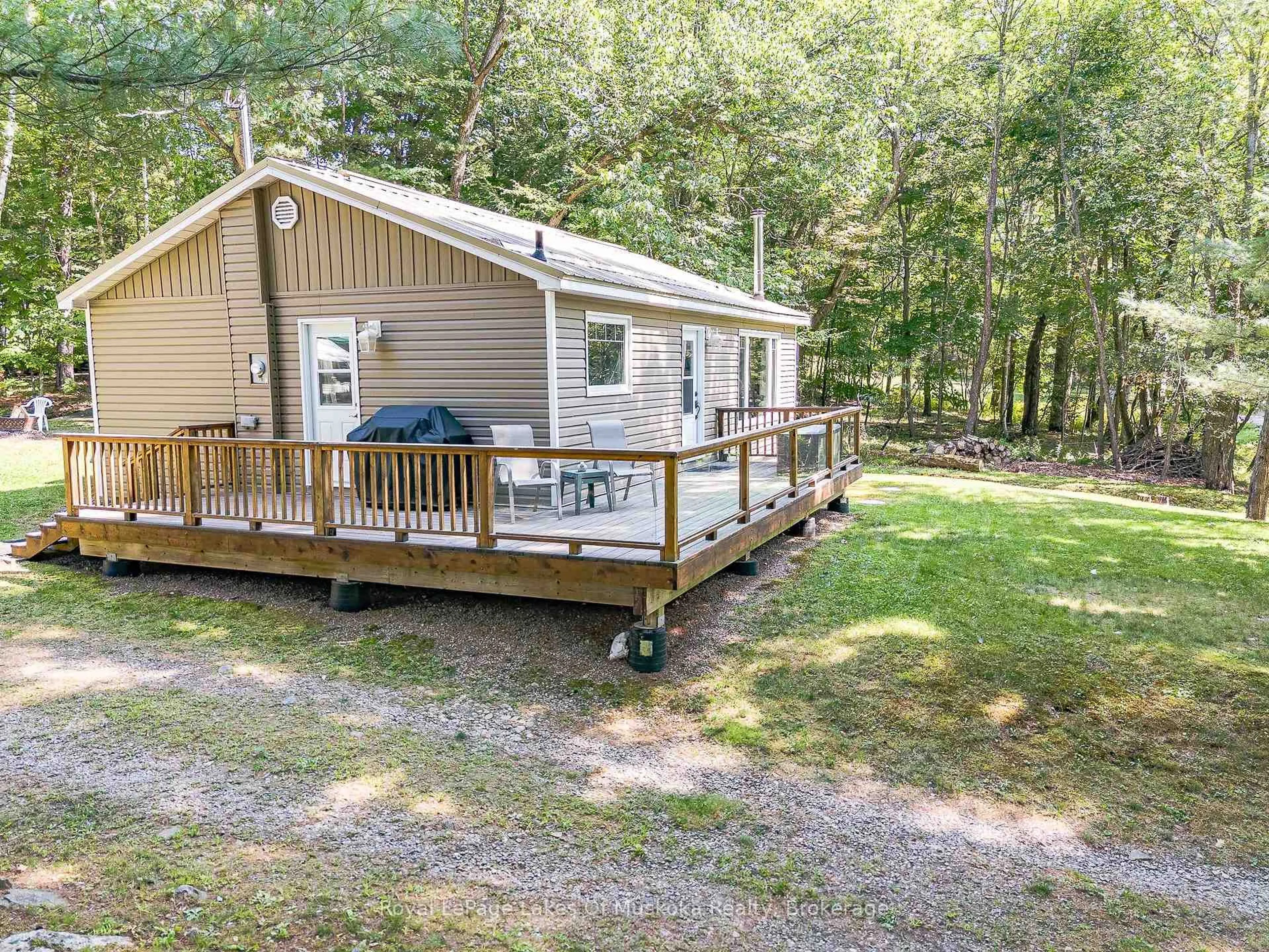 A pic from outside/outdoor area/front of a property/back of a property/a pic from drone, forest/trees view for 1537 FOX POINT Rd, Lake of Bays Ontario P0H 1H0