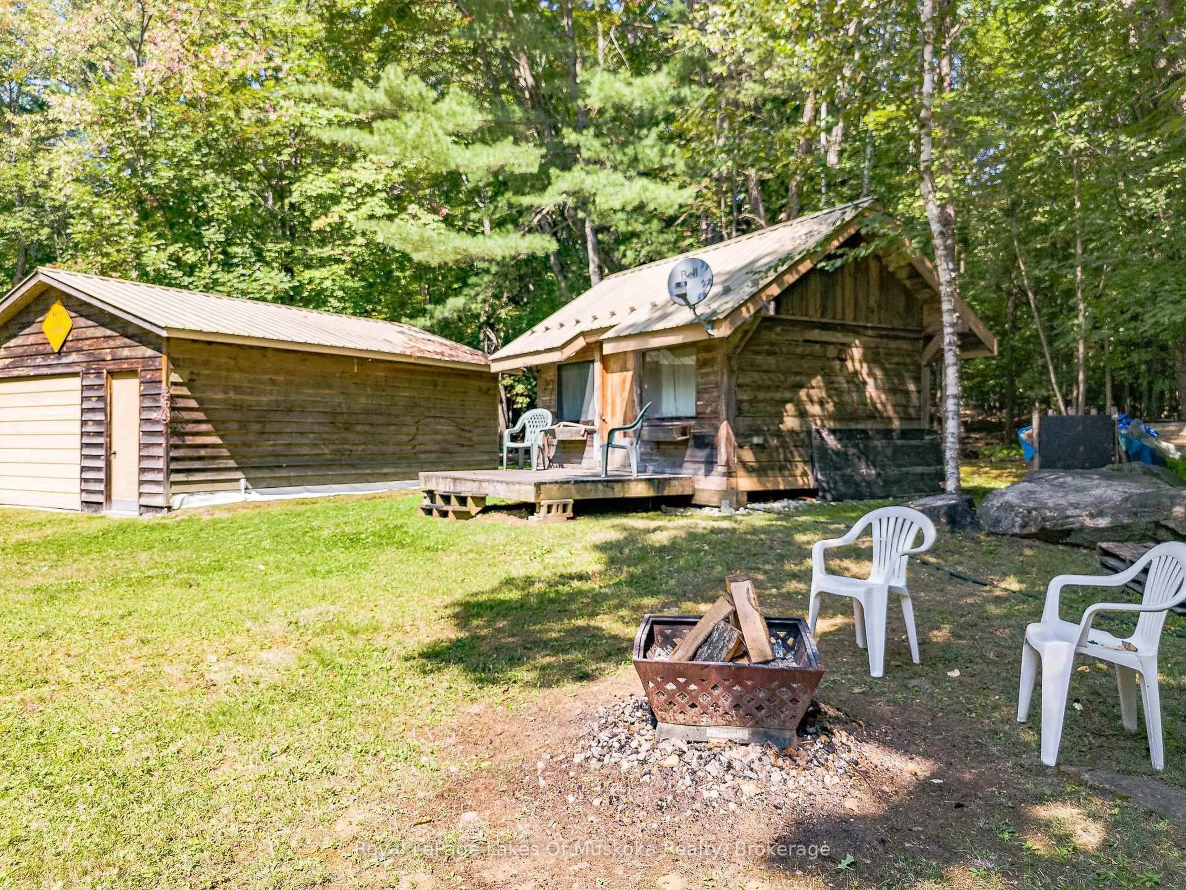 Patio, forest/trees view for 1537 FOX POINT Rd, Lake of Bays Ontario P0H 1H0