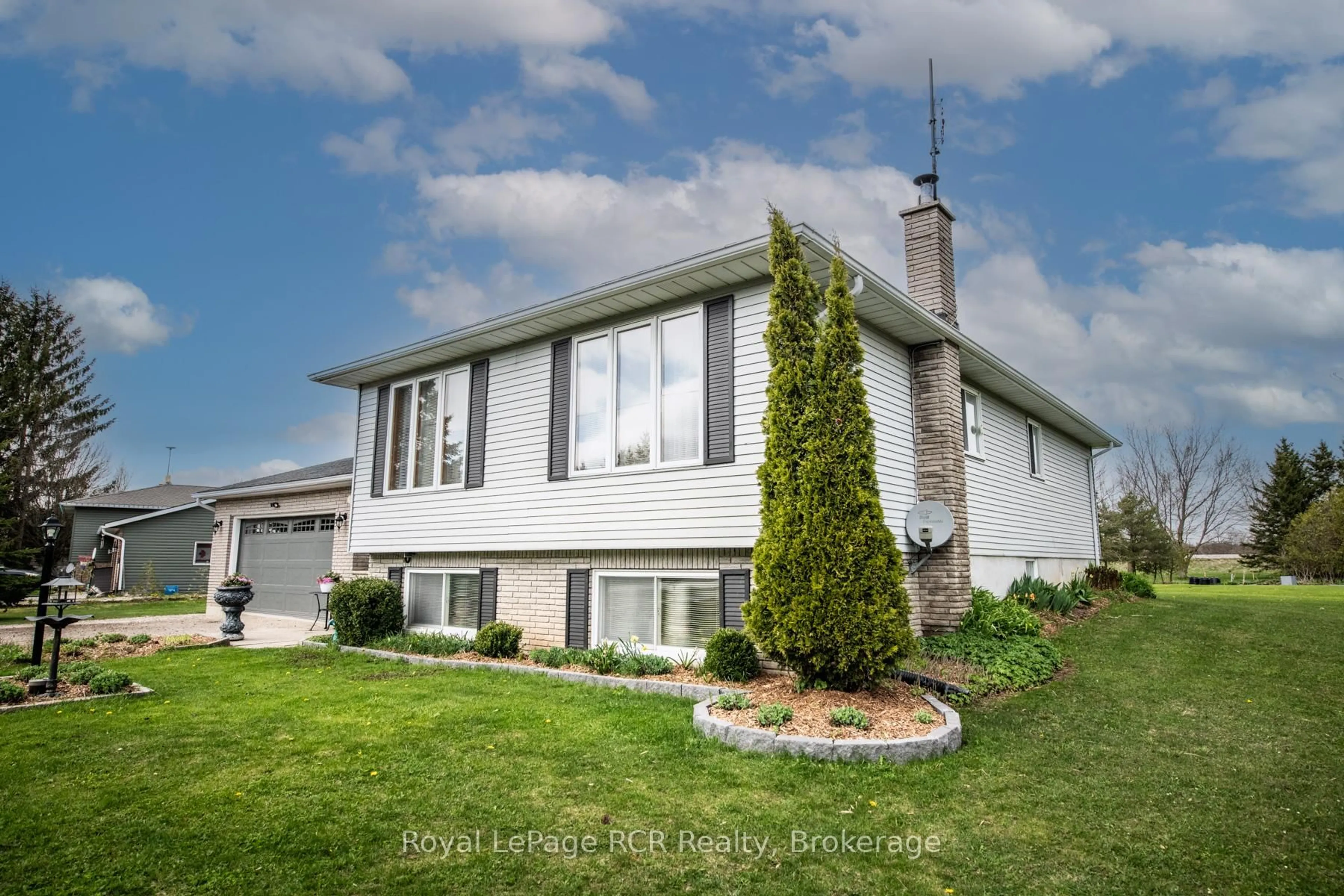 Home with vinyl exterior material, unknown for 9485 Maas Park Dr, Wellington North Ontario N0G 2L0