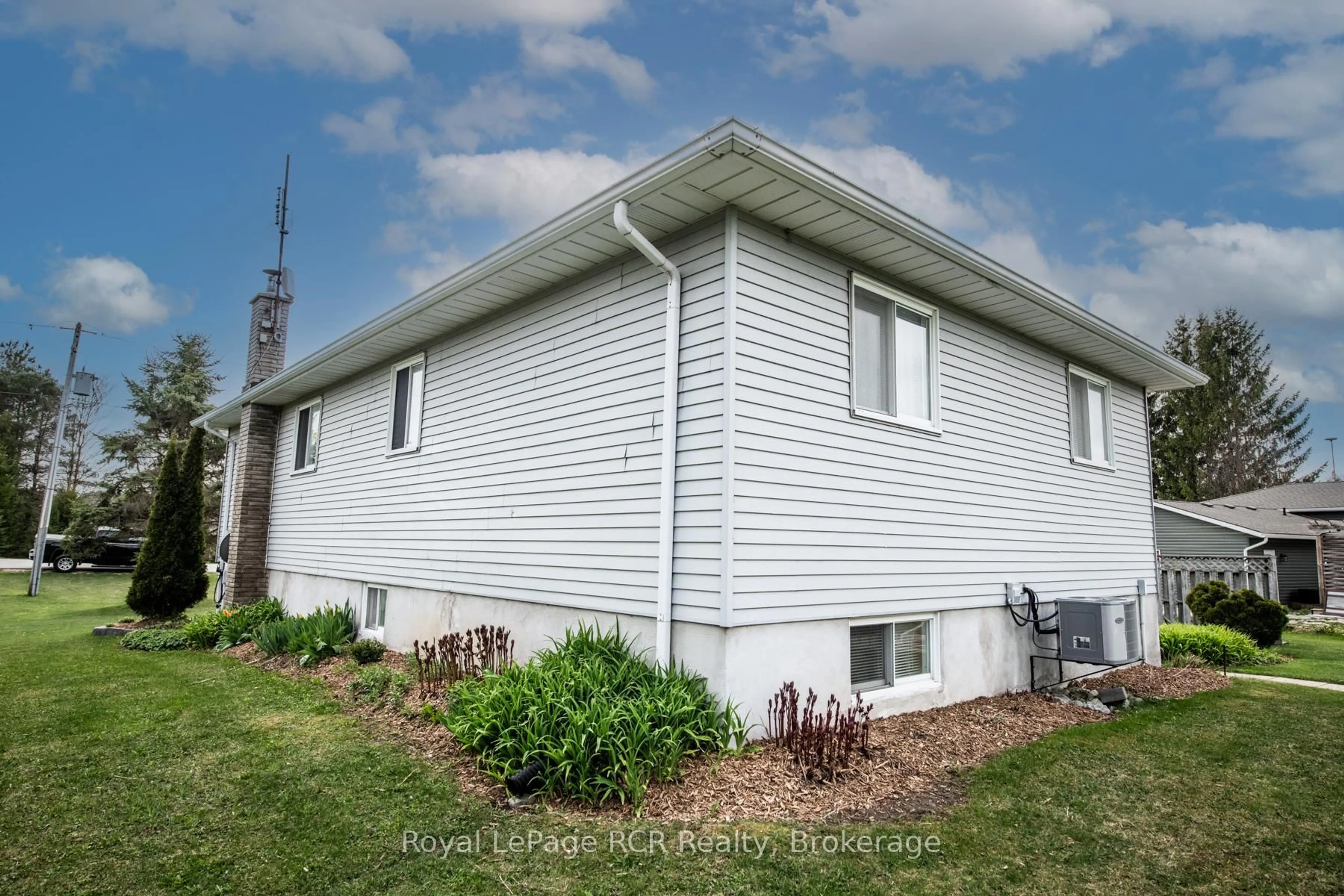 Home with vinyl exterior material, building for 9485 Maas Park Dr, Wellington North Ontario N0G 2L0