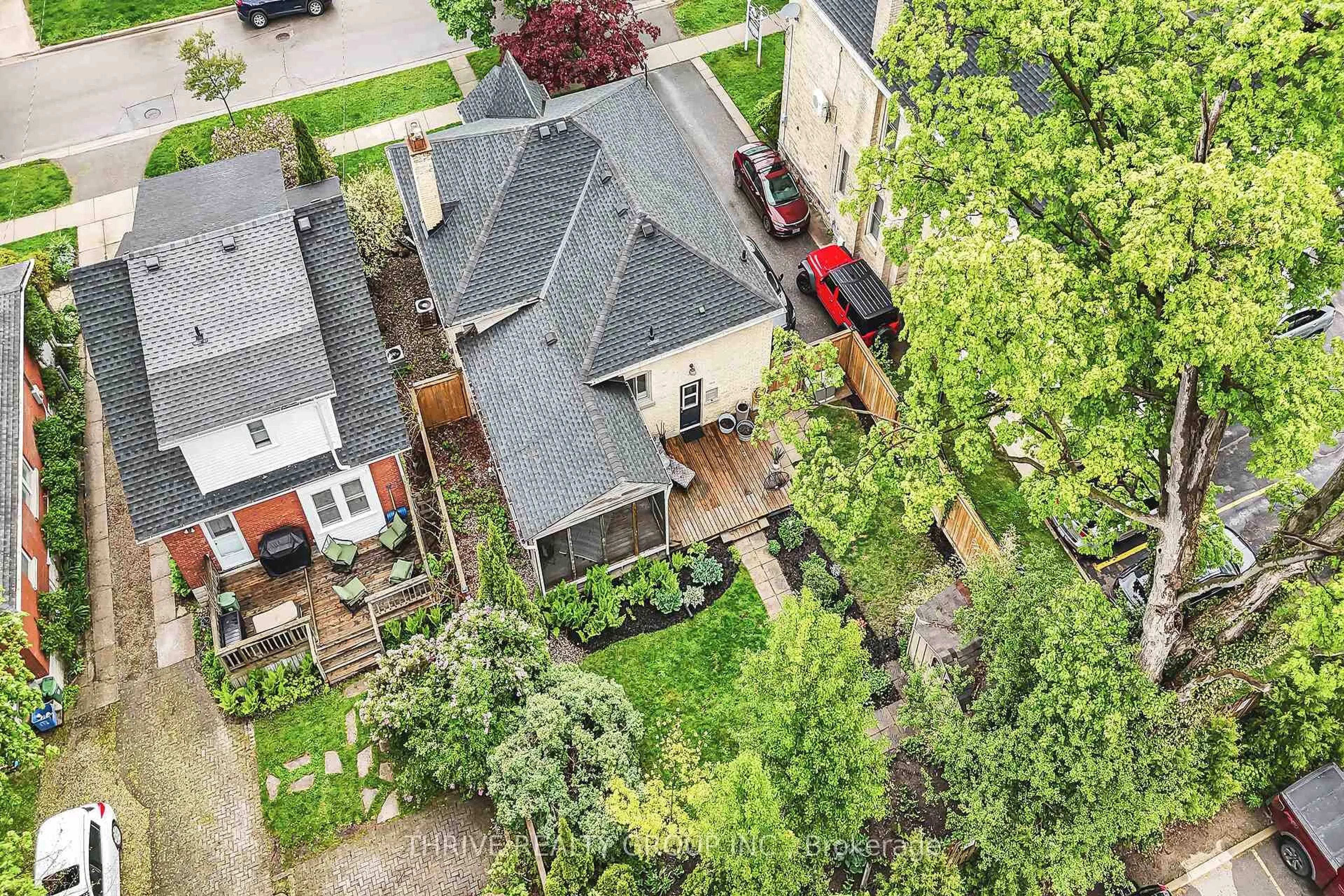 A pic from outside/outdoor area/front of a property/back of a property/a pic from drone, street for 193 BRUCE St, London South Ontario N6C 1H3