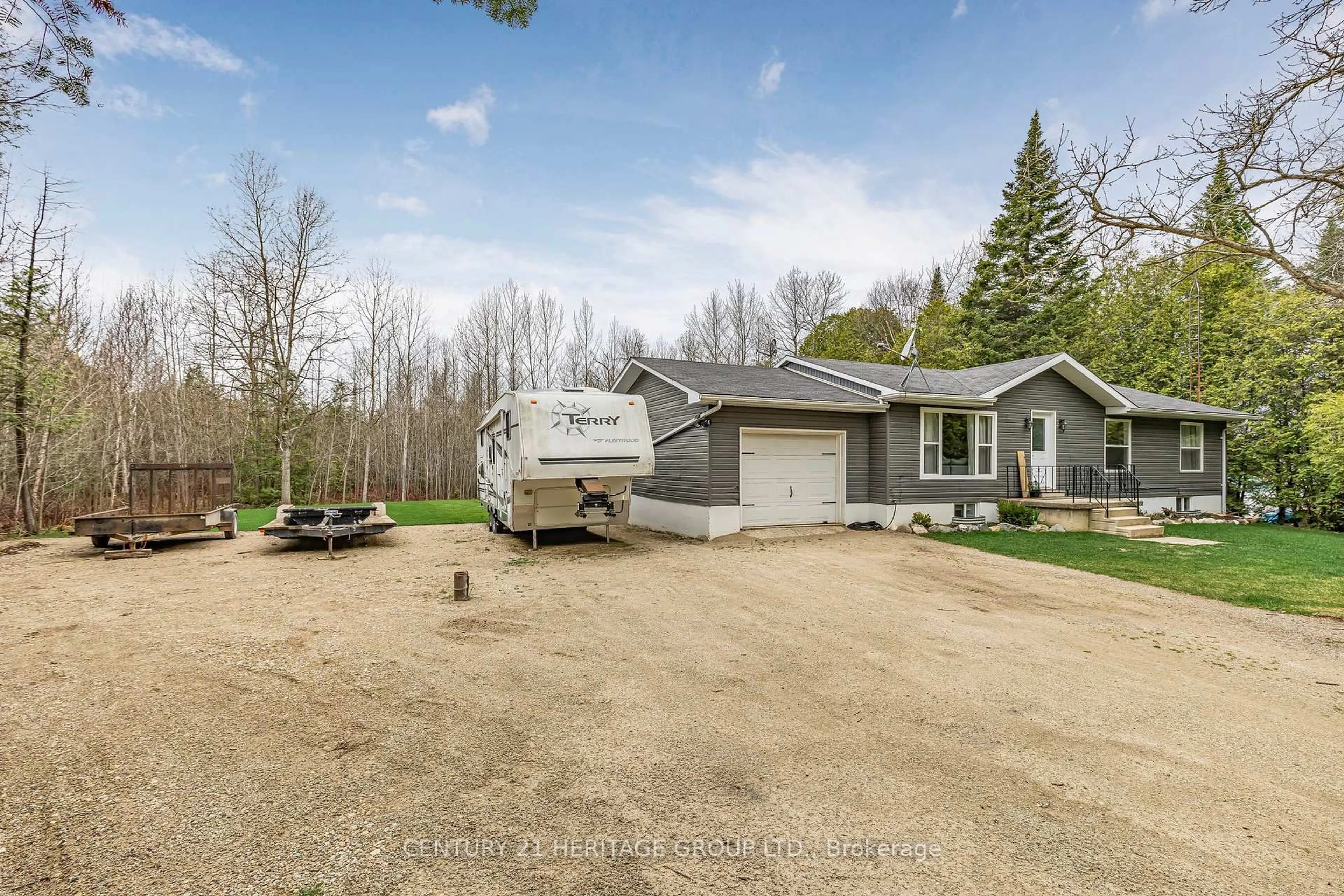 A pic from outside/outdoor area/front of a property/back of a property/a pic from drone, unknown for 151564 Southgate 15 Sdrd, Southgate Ontario N0G 1N0