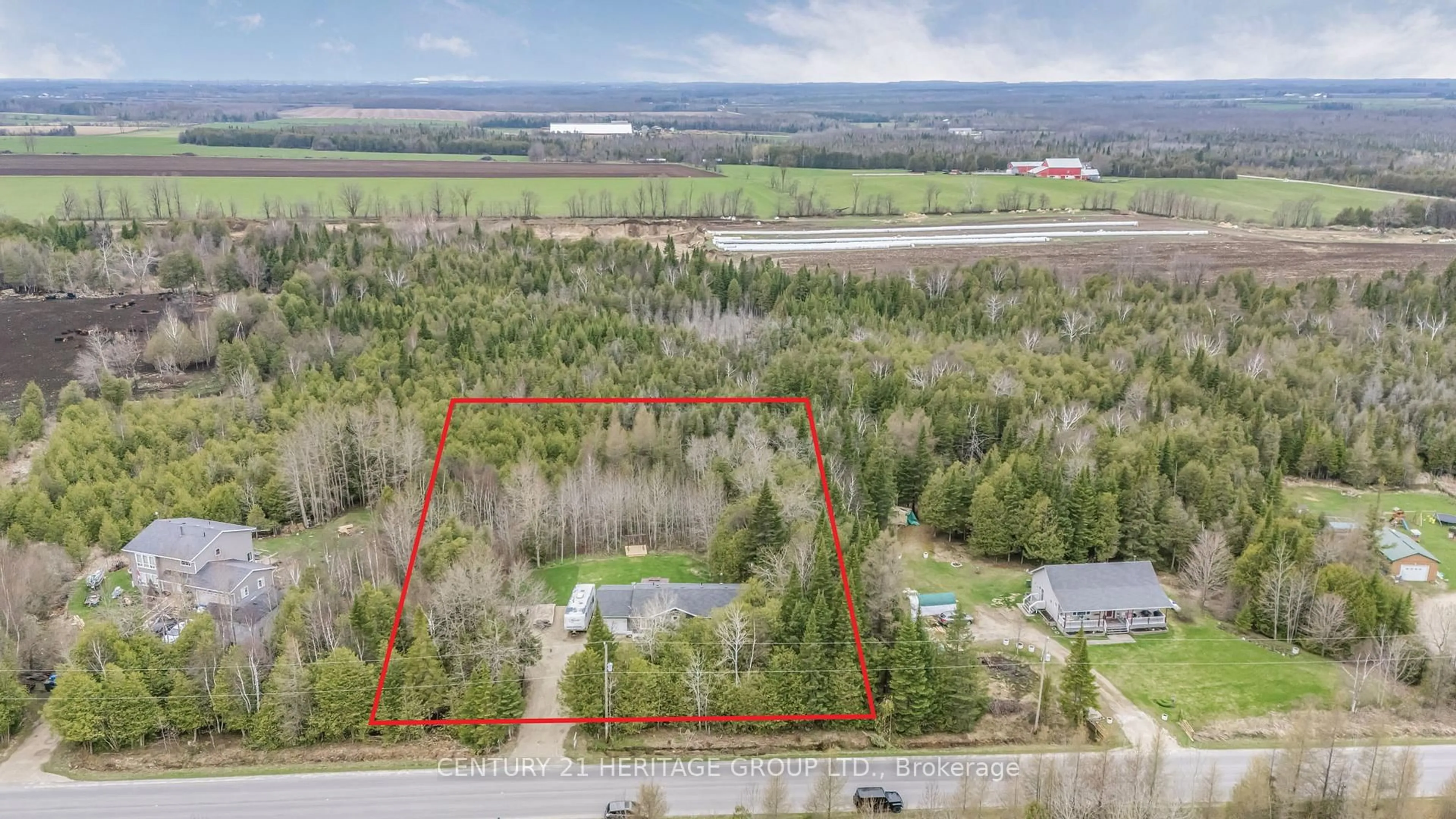 A pic from outside/outdoor area/front of a property/back of a property/a pic from drone, unknown for 151564 Southgate 15 Sdrd, Southgate Ontario N0G 1N0