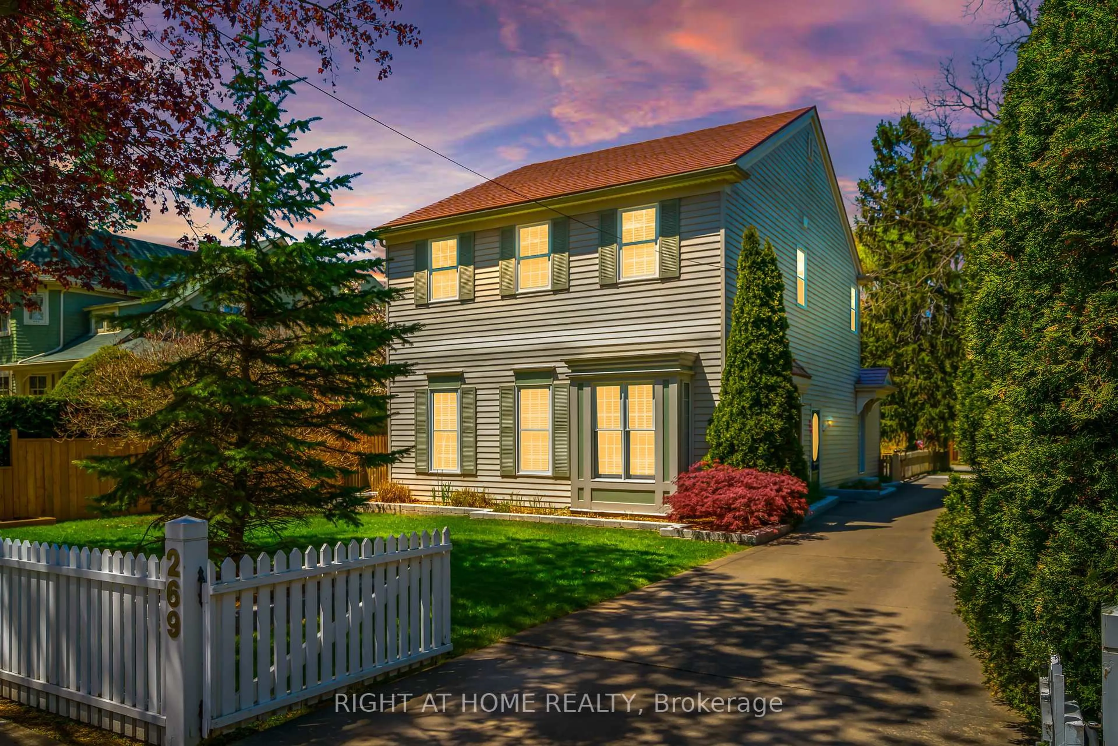 A pic from outside/outdoor area/front of a property/back of a property/a pic from drone, street for 269 Regent St, Niagara-on-the-Lake Ontario L0S 1J0