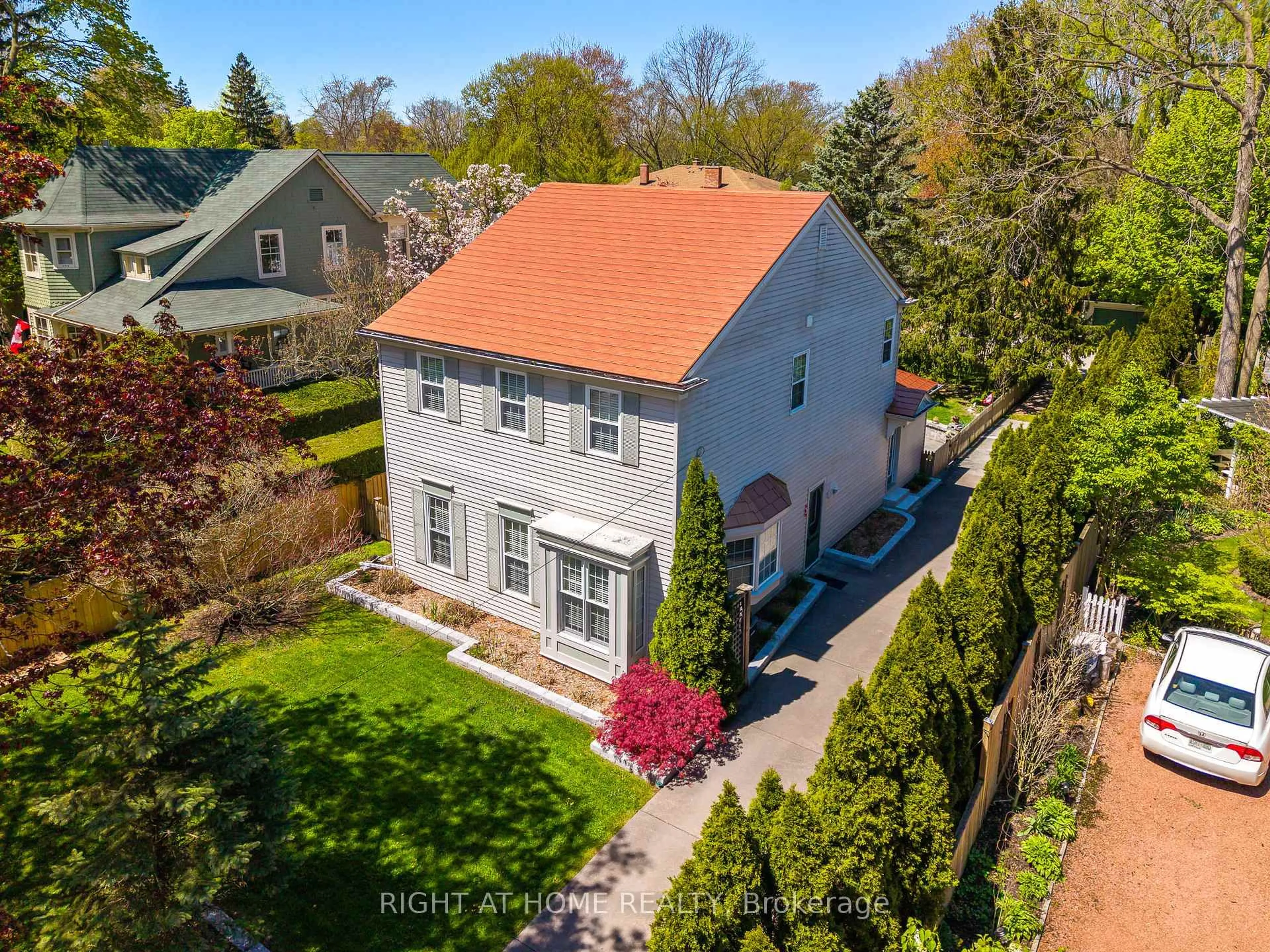 A pic from outside/outdoor area/front of a property/back of a property/a pic from drone, street for 269 Regent St, Niagara-on-the-Lake Ontario L0S 1J0