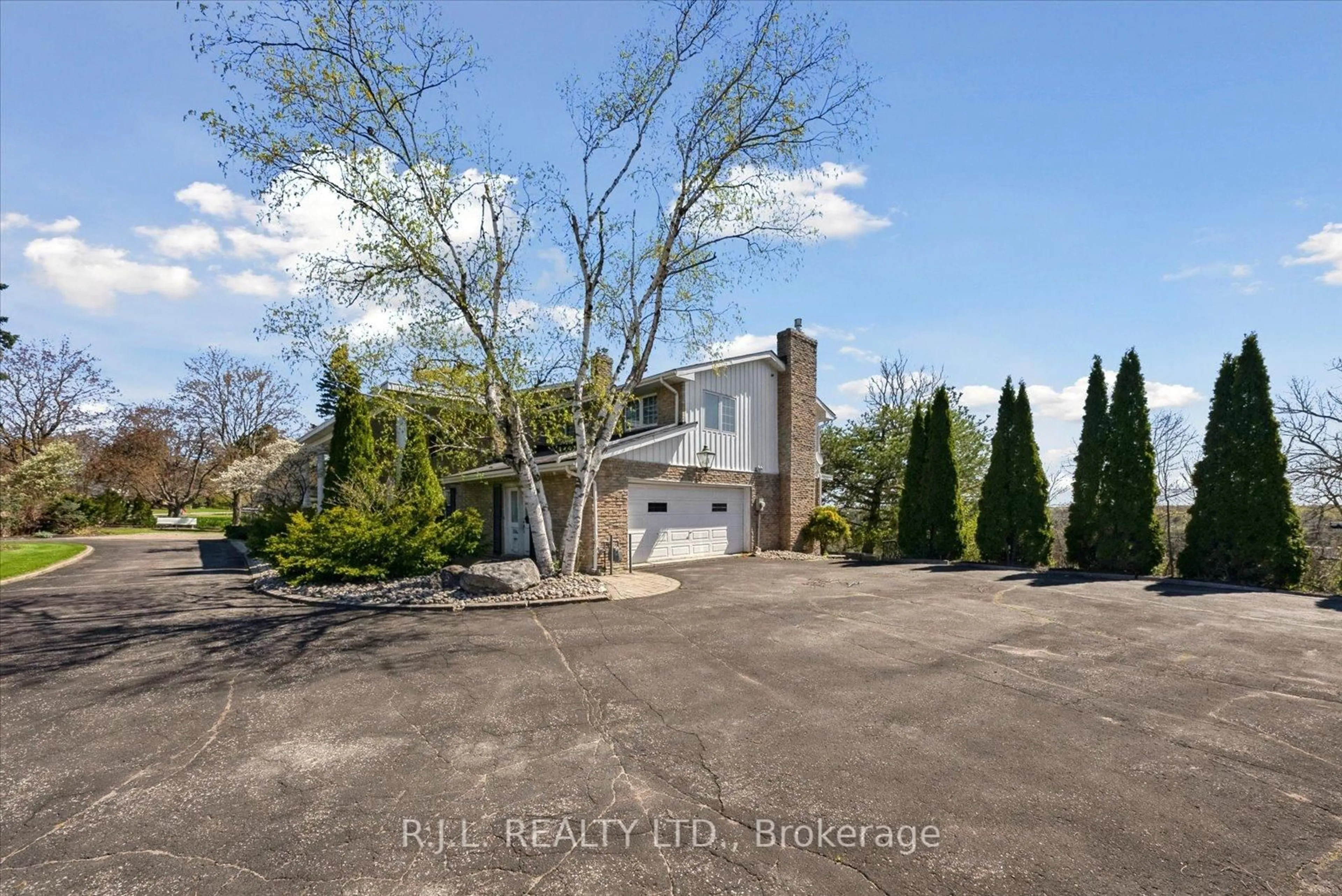 A pic from outside/outdoor area/front of a property/back of a property/a pic from drone, water/lake/river/ocean view for 1562 Champlain Dr, Peterborough North Ontario K9L 1N6