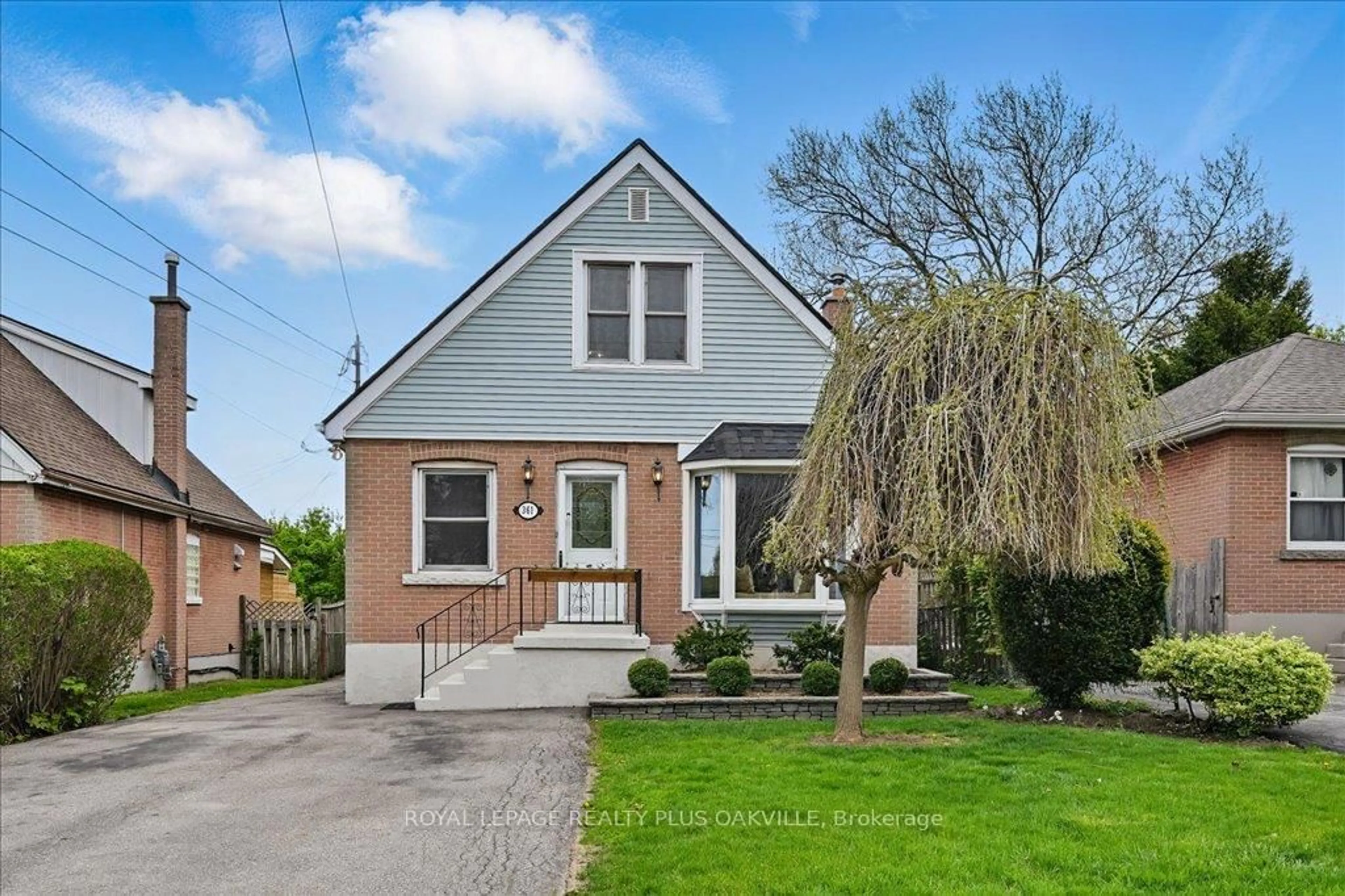 Home with brick exterior material, street for 361 East 23rd St, Hamilton Ontario L8V 2X5
