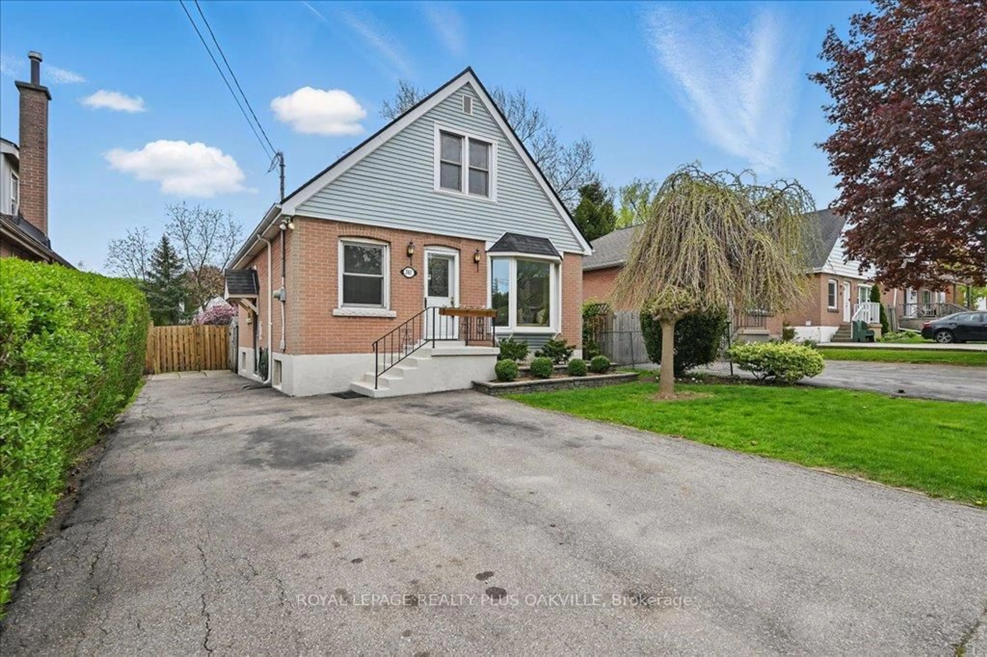 Unknown for 361 East 23rd St, Hamilton Ontario L8V 2X5