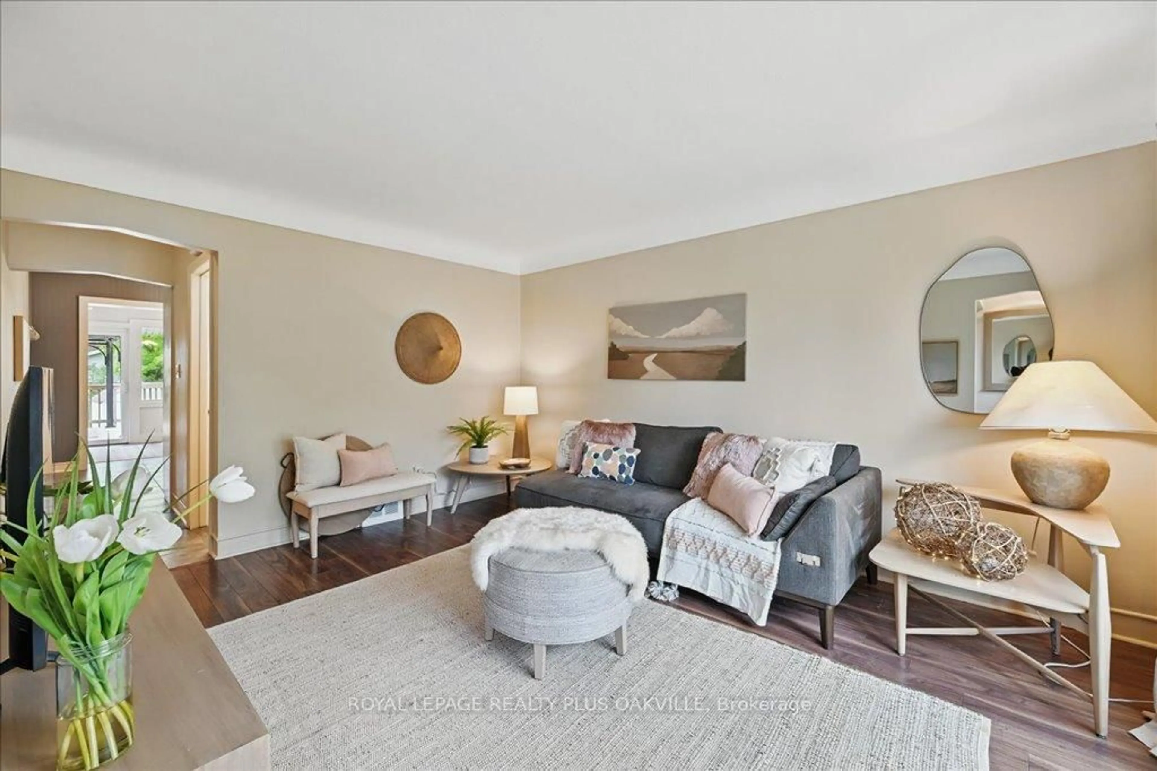 Living room with furniture, unknown for 361 East 23rd St, Hamilton Ontario L8V 2X5