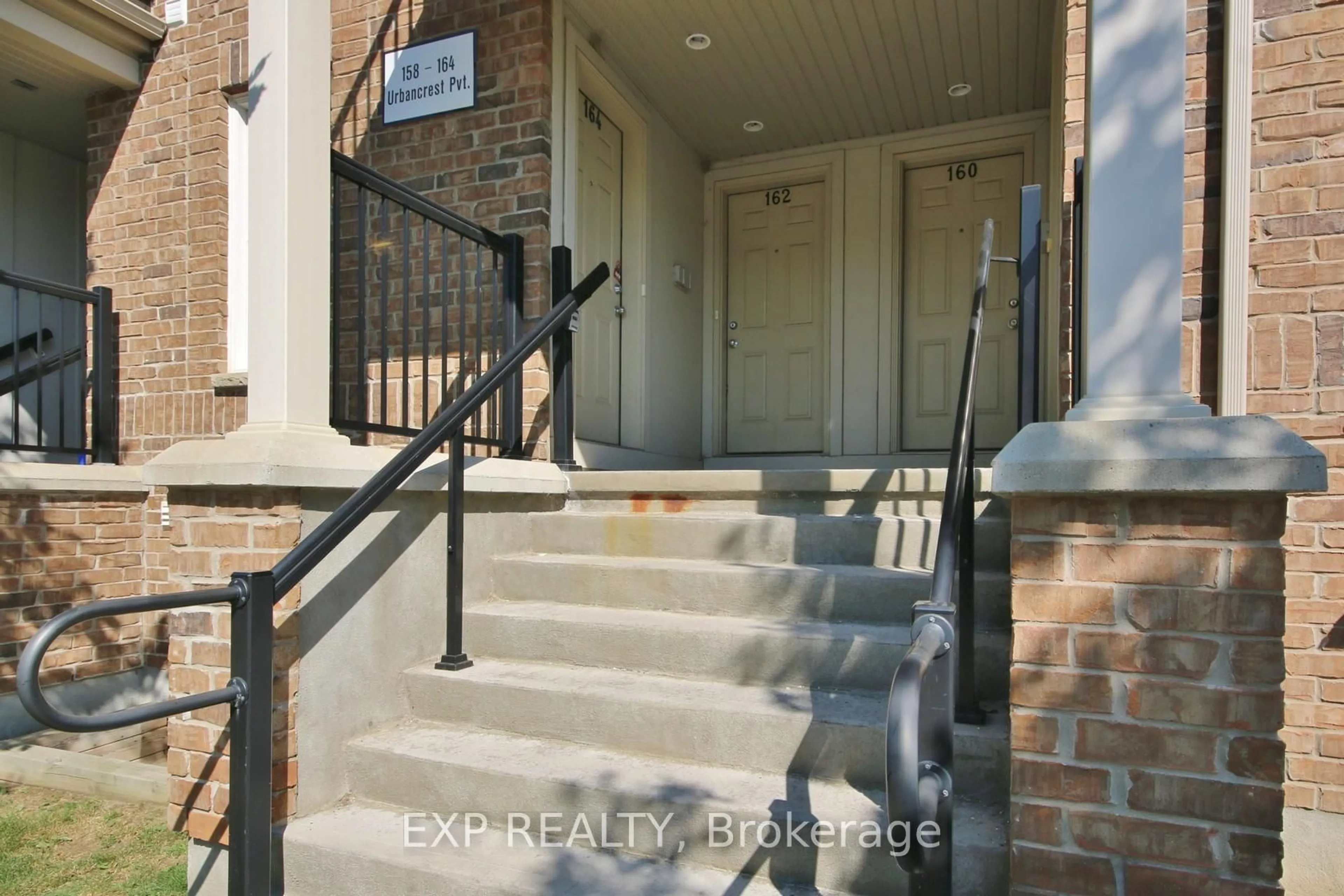 Indoor entryway for 162 URBANCREST Private, Ottawa Ontario K2J 2S7