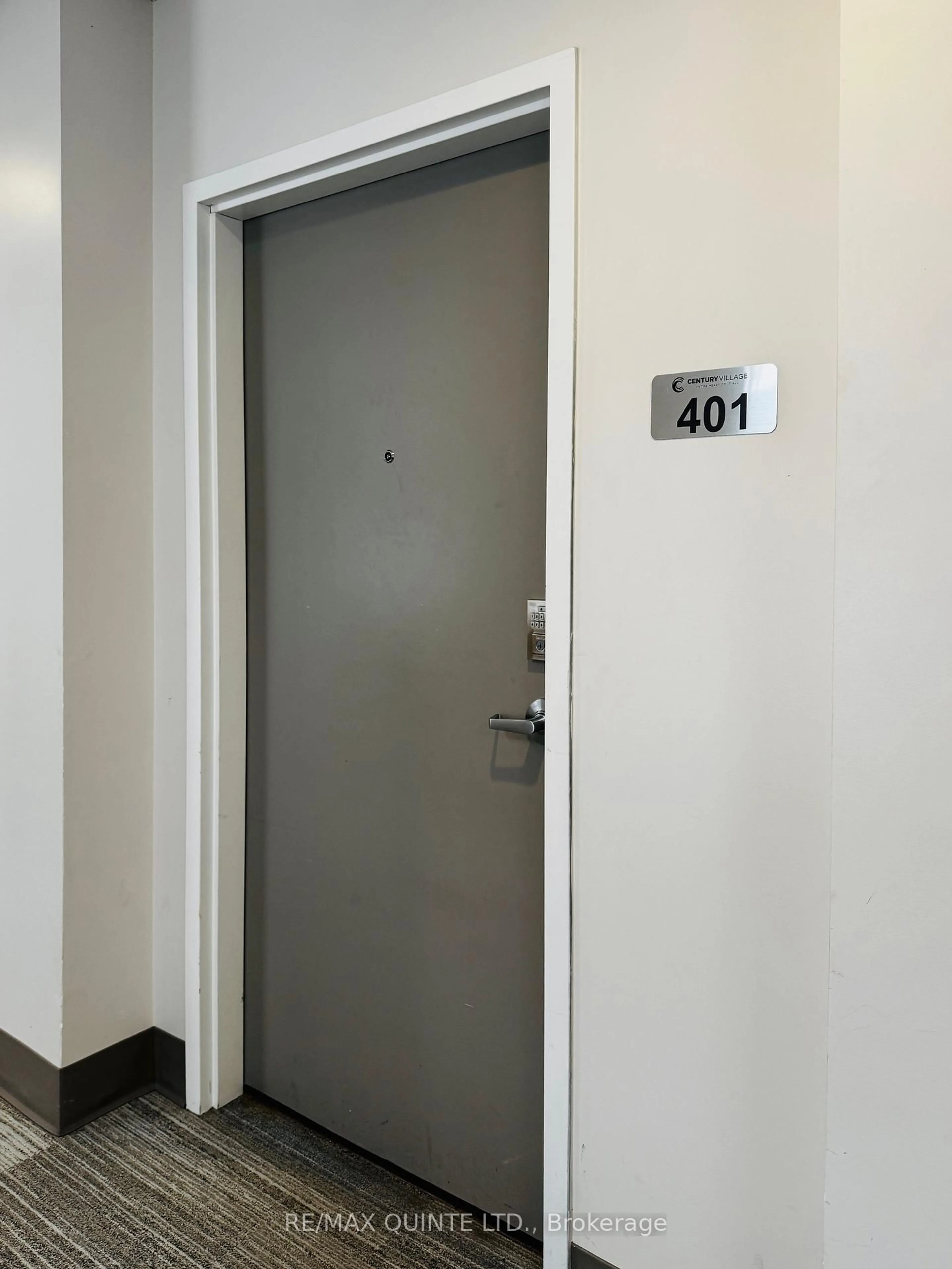Indoor foyer for 199 Front St #401, Belleville Ontario K8N 5H5