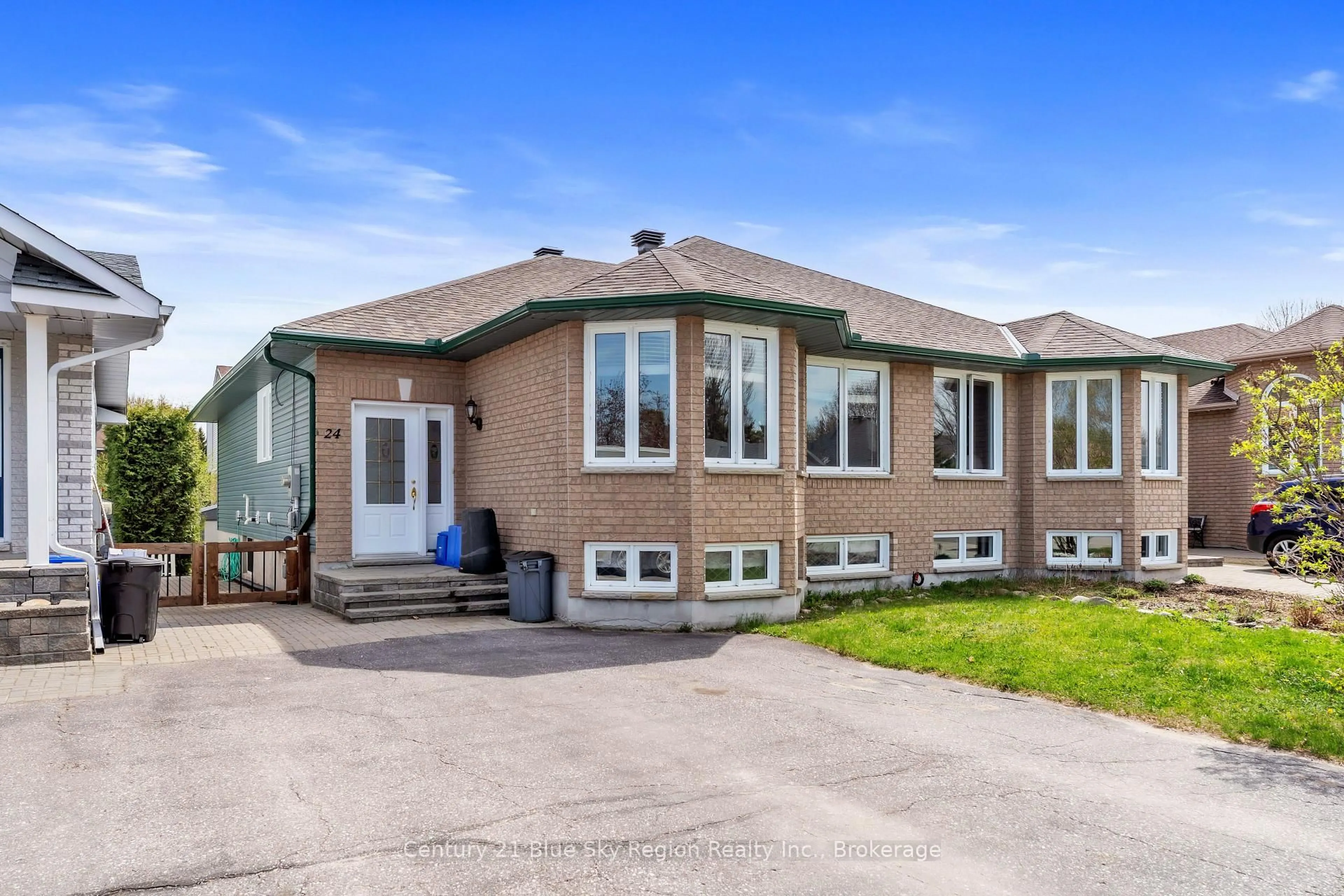 Home with vinyl exterior material, street for 24 Mariah St, North Bay Ontario P1A 4L9