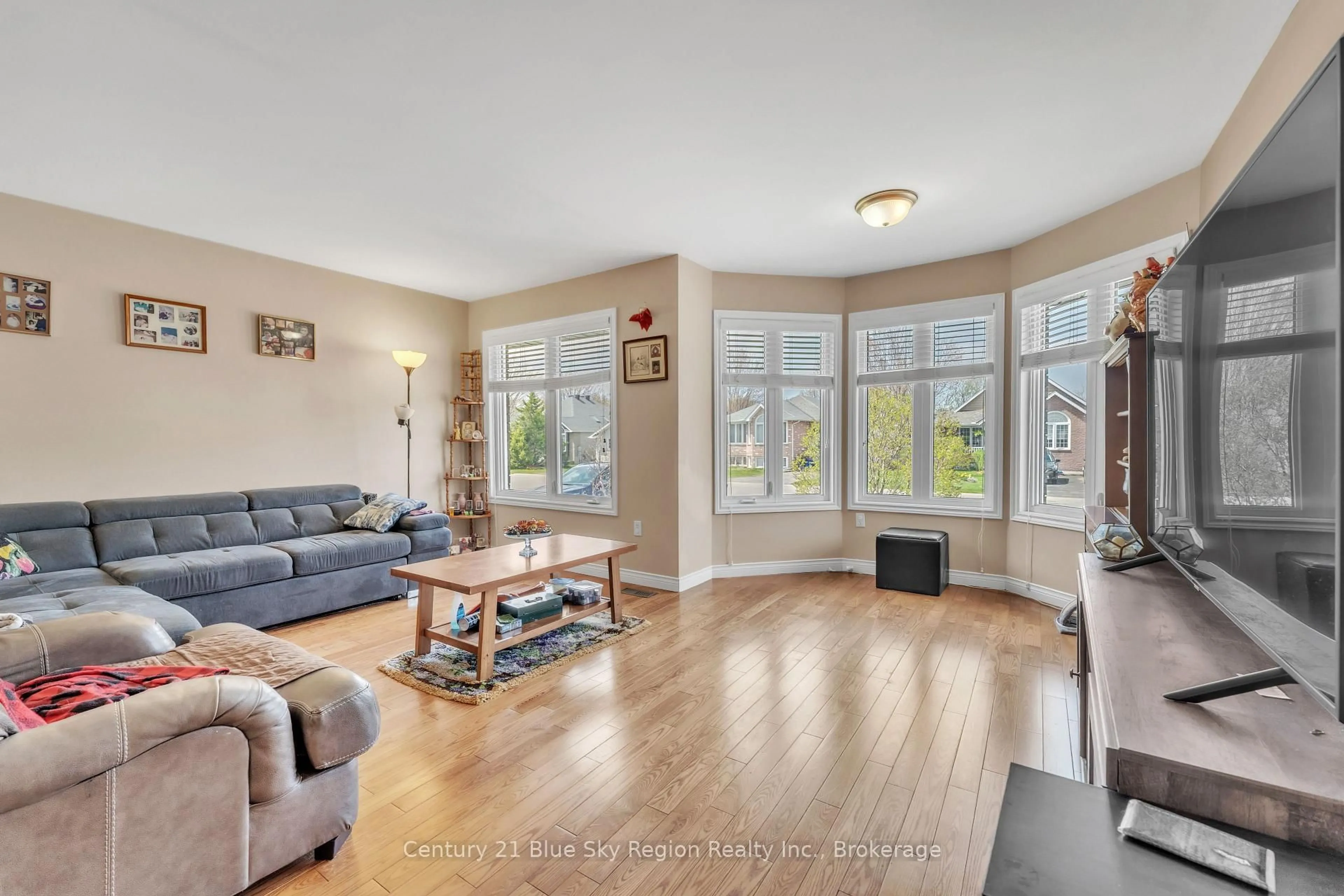 Living room with furniture, unknown for 24 Mariah St, North Bay Ontario P1A 4L9