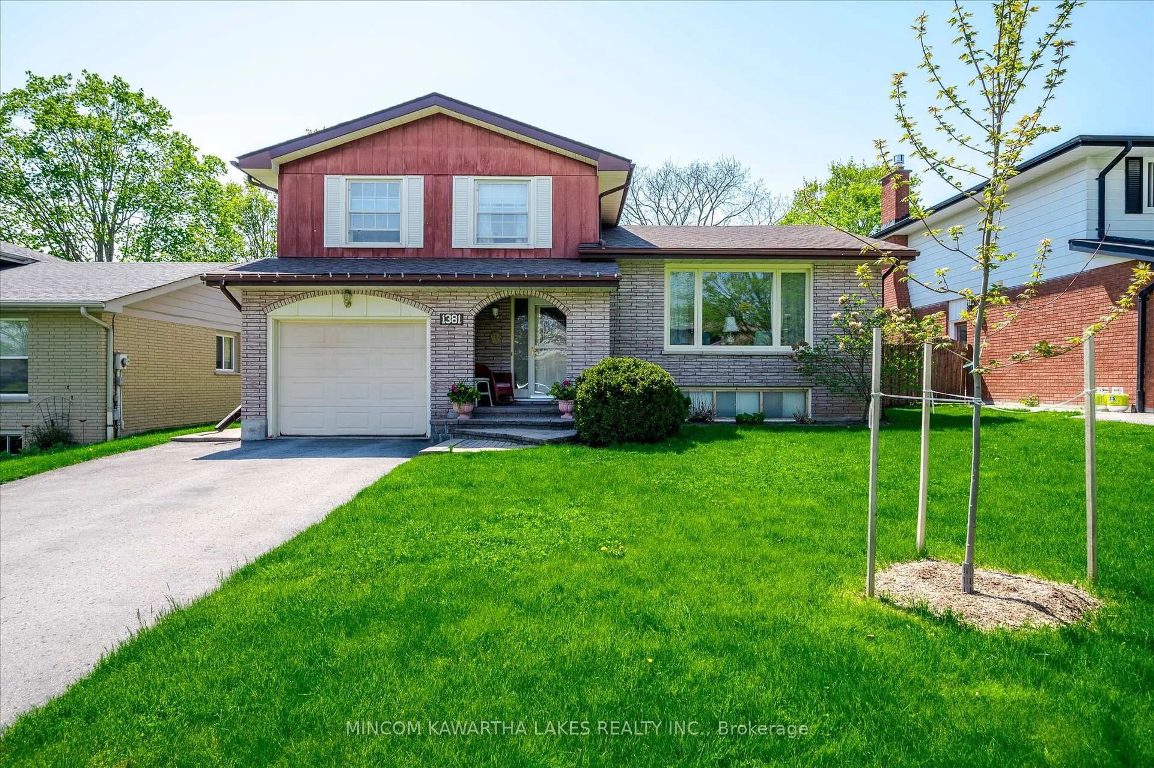 Home with vinyl exterior material, street for 1381 Heather Lane, Peterborough West Ontario K9J 7N1
