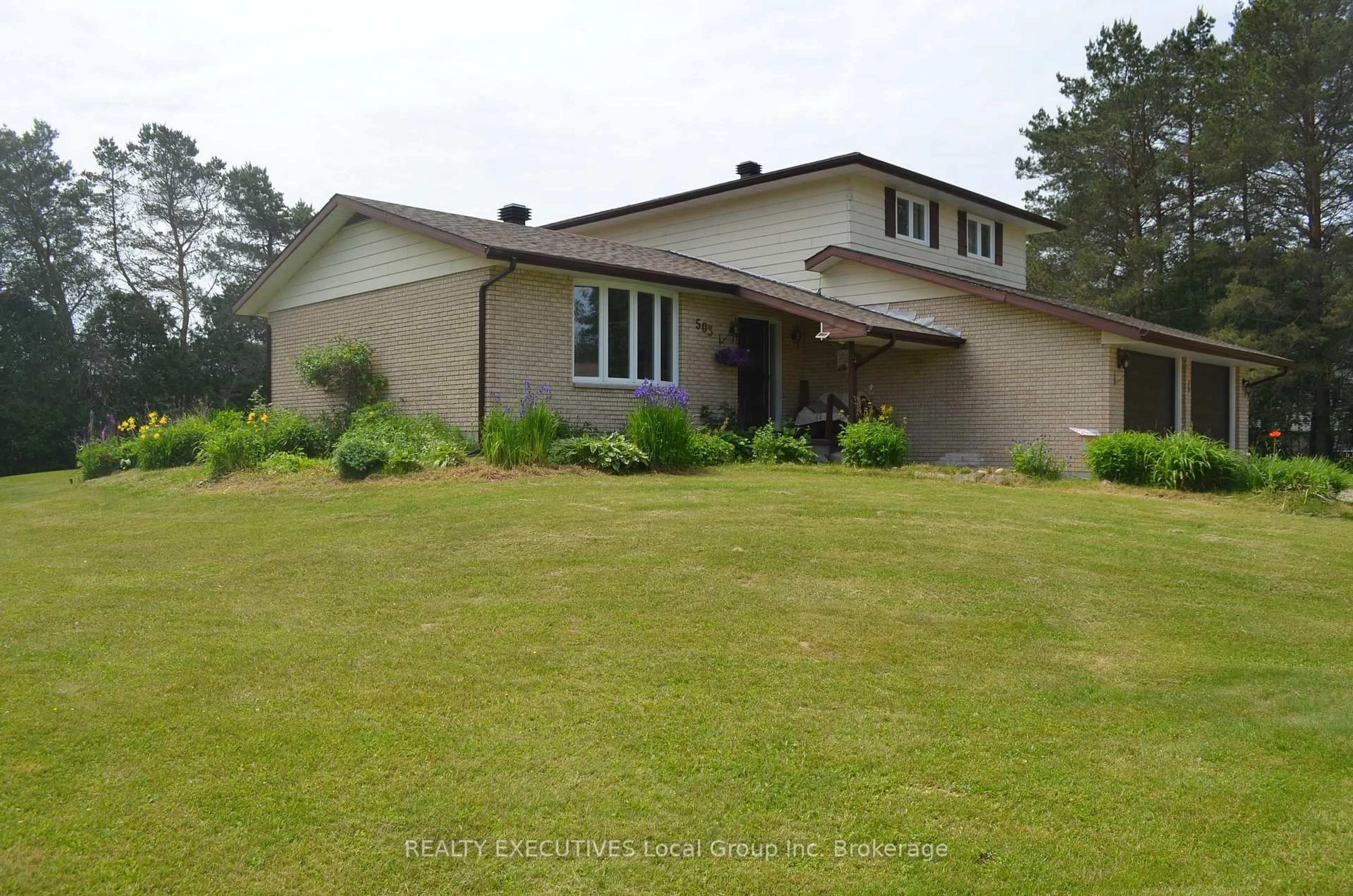 A pic from outside/outdoor area/front of a property/back of a property/a pic from drone, unknown for 503 MORRISON St, Powassan Ontario P0H 2L0