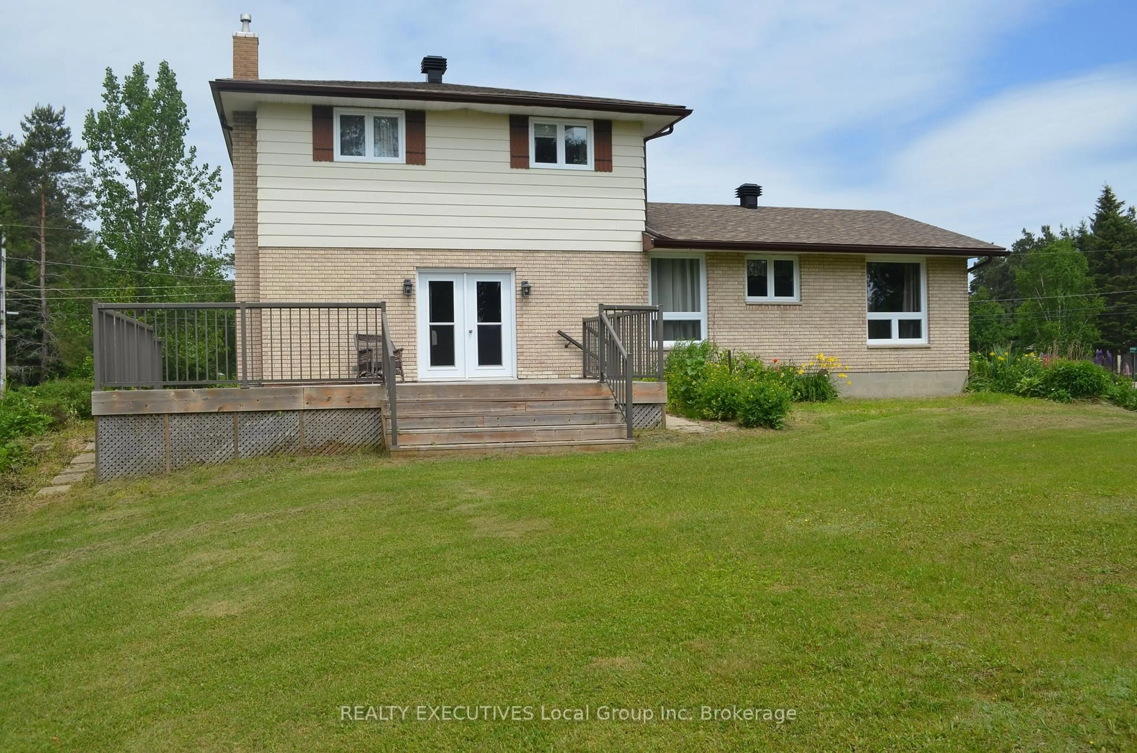 A pic from outside/outdoor area/front of a property/back of a property/a pic from drone, unknown for 503 MORRISON St, Powassan Ontario P0H 2L0