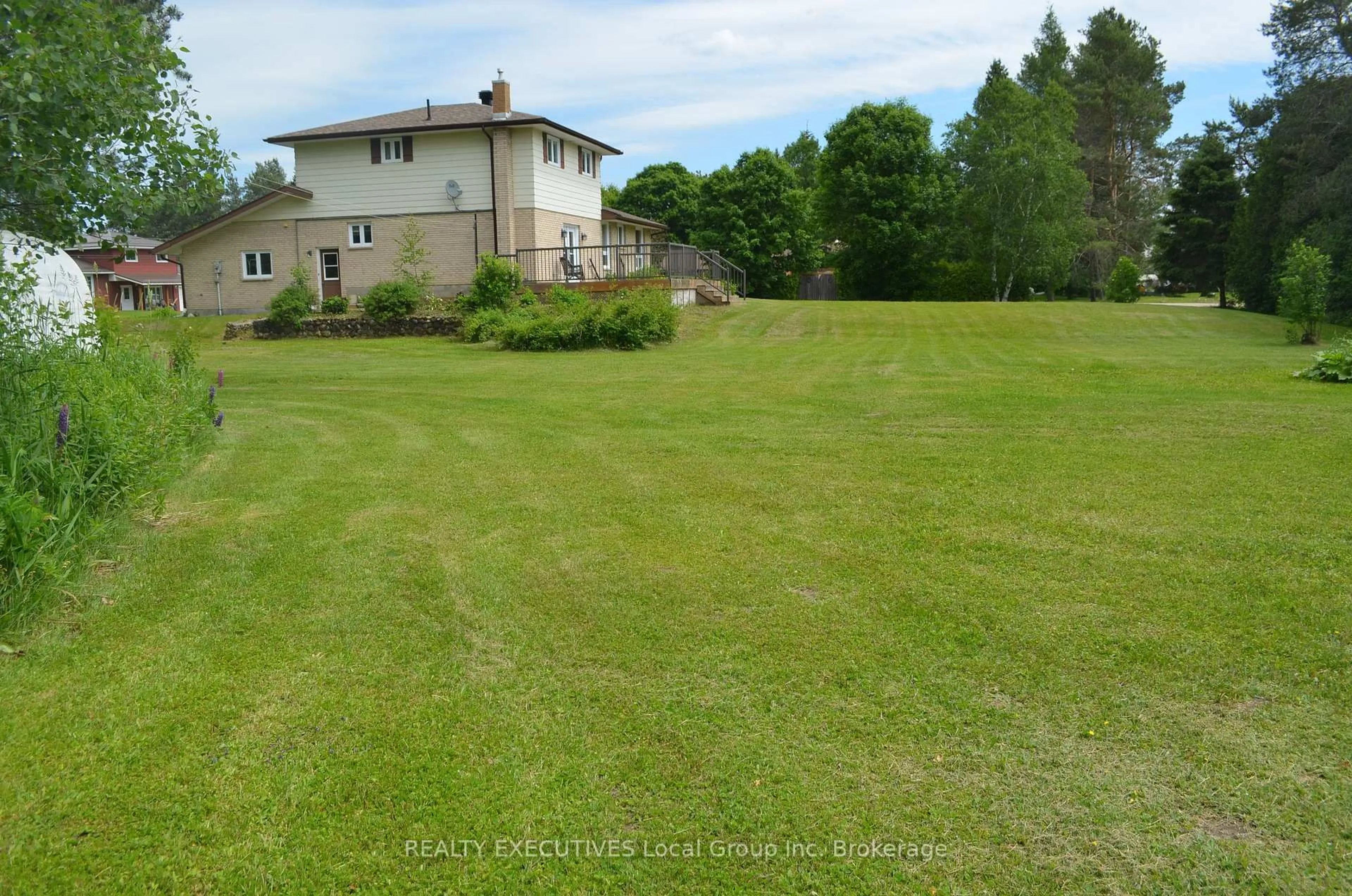 A pic from outside/outdoor area/front of a property/back of a property/a pic from drone, unknown for 503 MORRISON St, Powassan Ontario P0H 2L0