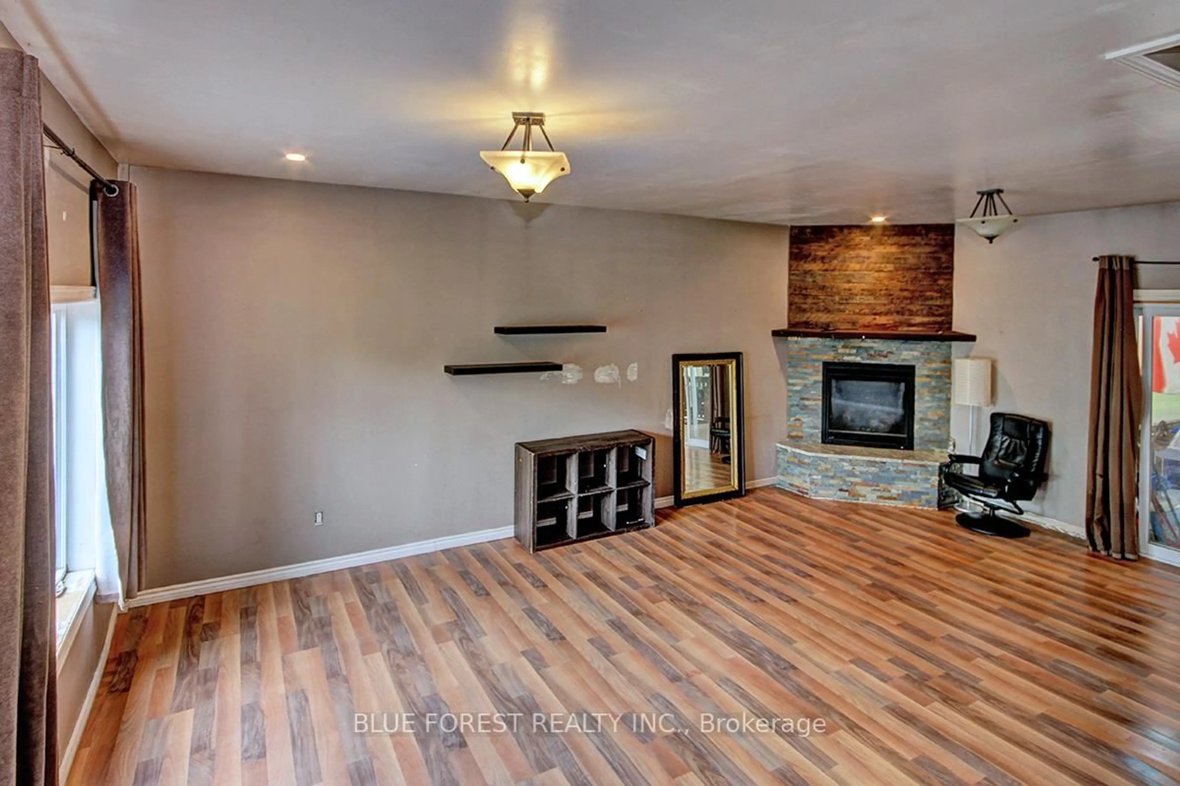Living room with furniture, unknown for 54 Clemens St, London East Ontario N5Y 1H6