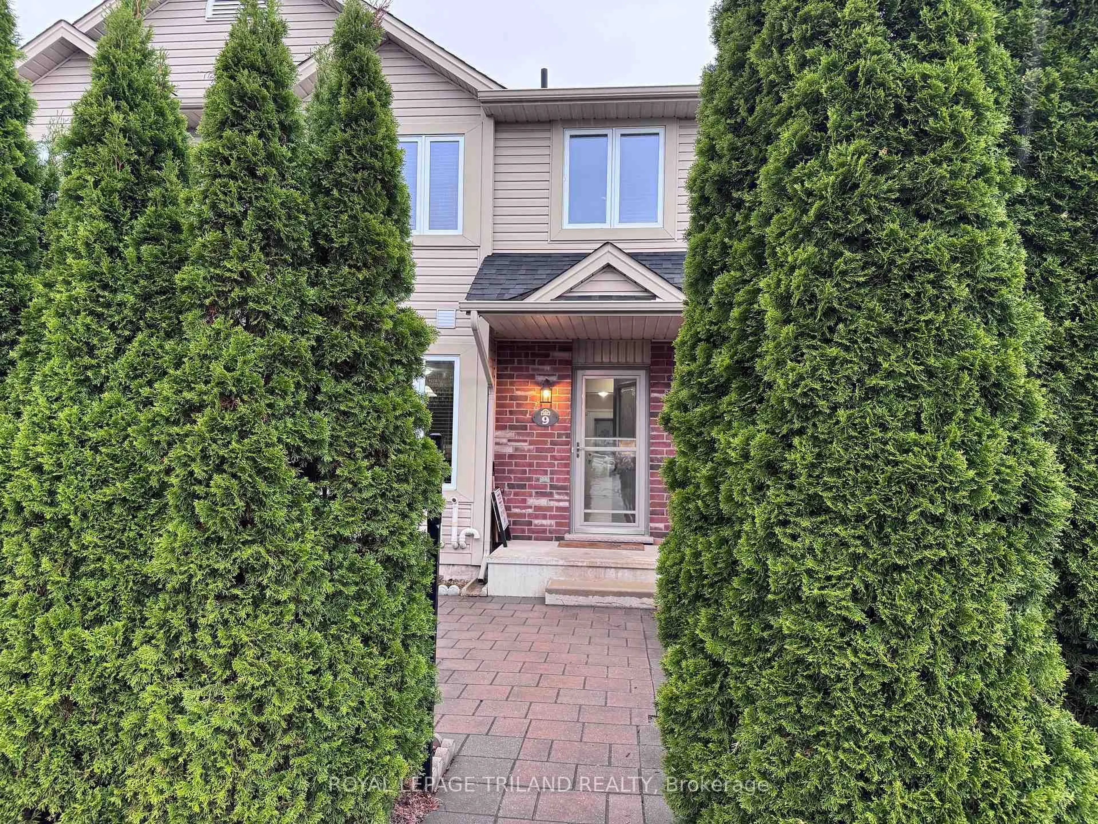 Unknown for 1625 Purser St #9, London East Ontario N5V 0A7