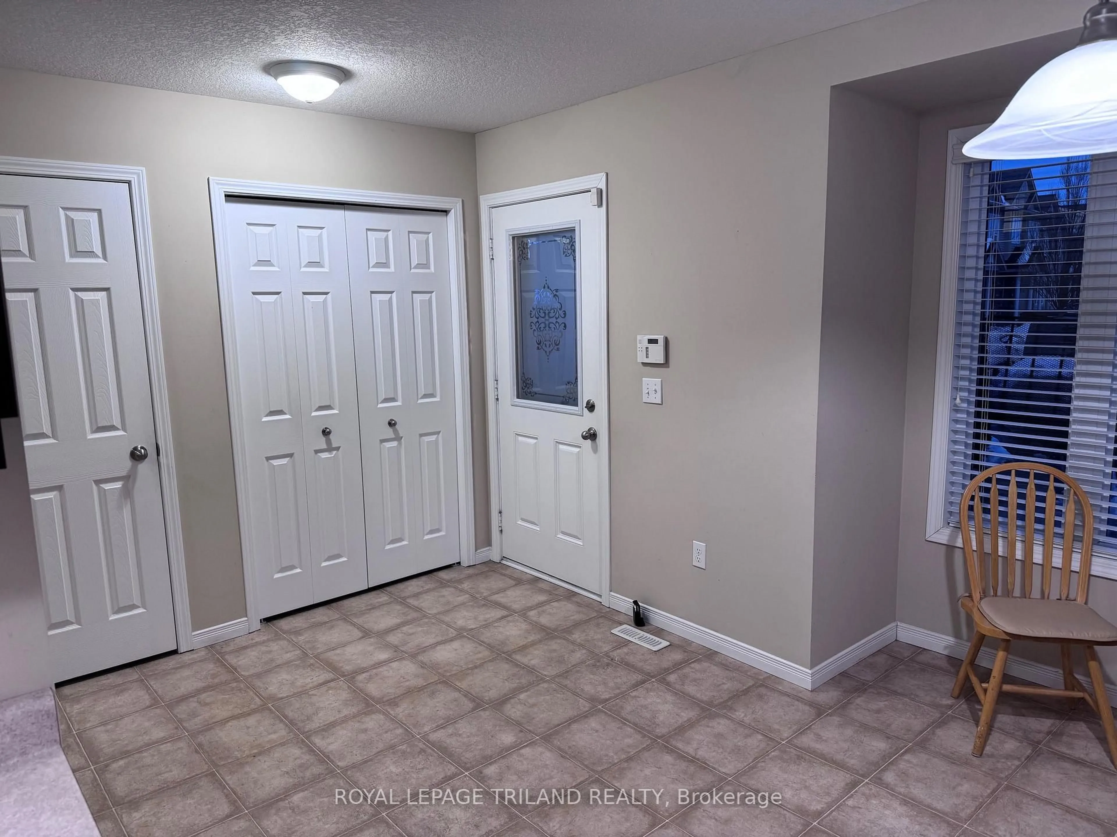 Indoor entryway for 1625 Purser St #9, London East Ontario N5V 0A7