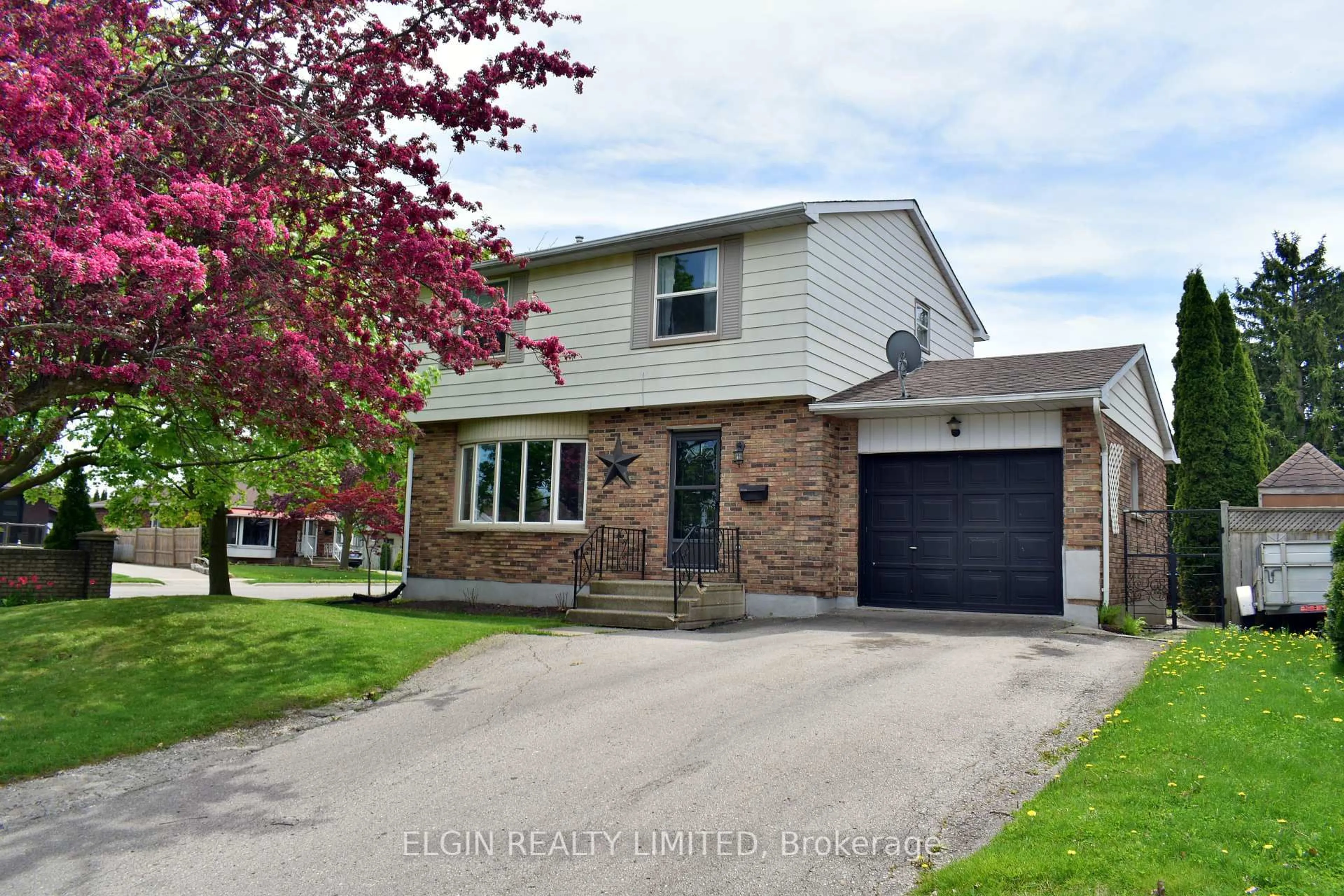 Home with vinyl exterior material, street for 2 Massey Dr, St. Thomas Ontario N5R 5M7