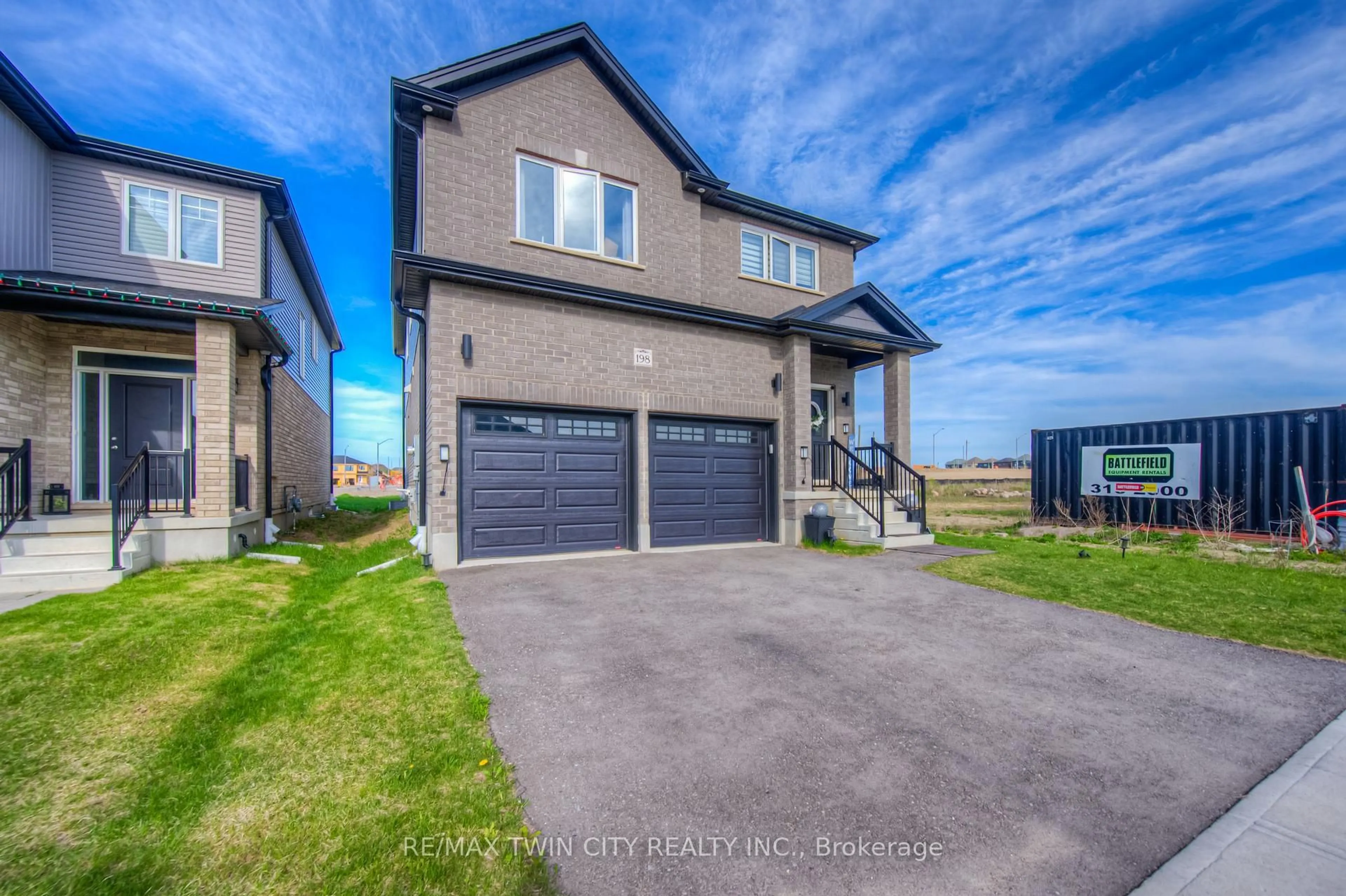A pic from outside/outdoor area/front of a property/back of a property/a pic from drone, street for 198 Savannah Ridge Dr, Brant Ontario N3L 0L5