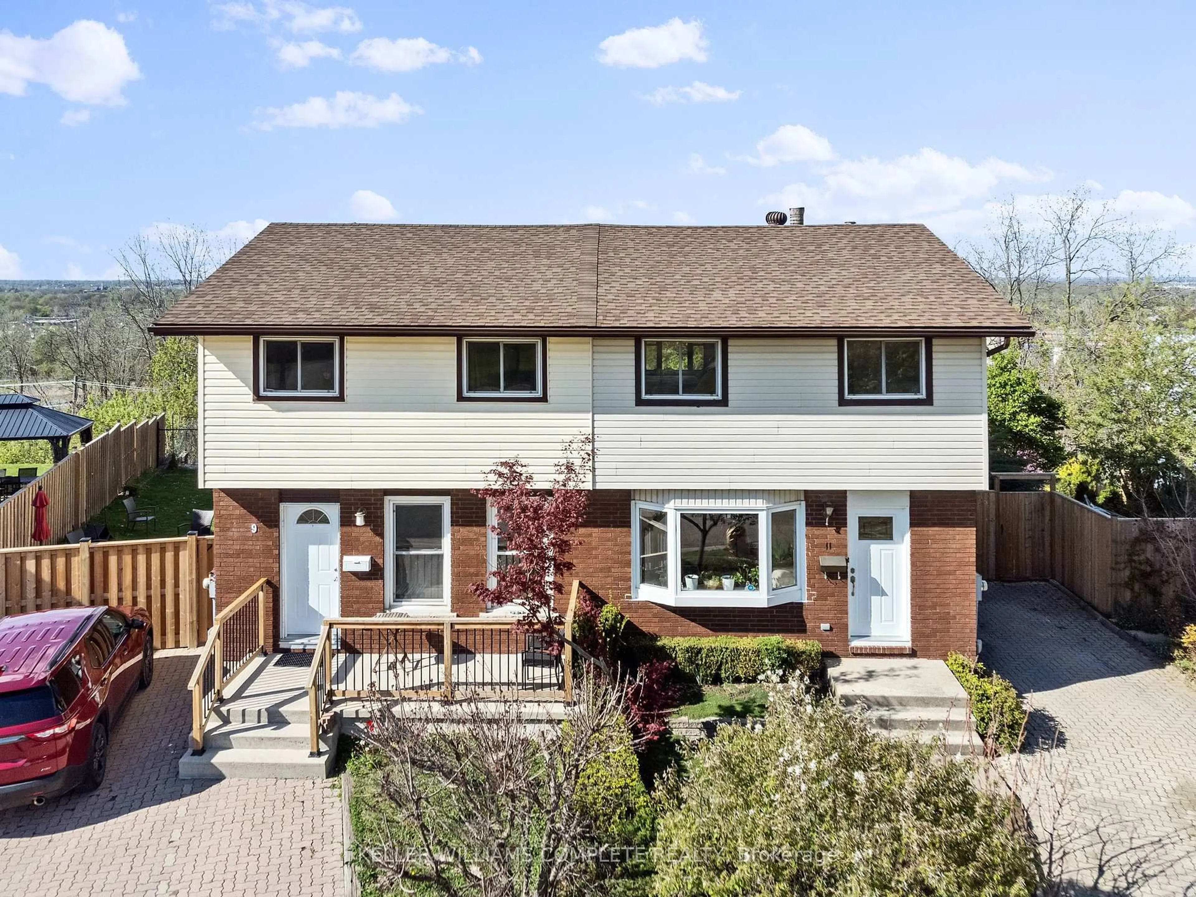 A pic from outside/outdoor area/front of a property/back of a property/a pic from drone, street for 11 Alden Crt, St. Catharines Ontario L2T 3X2