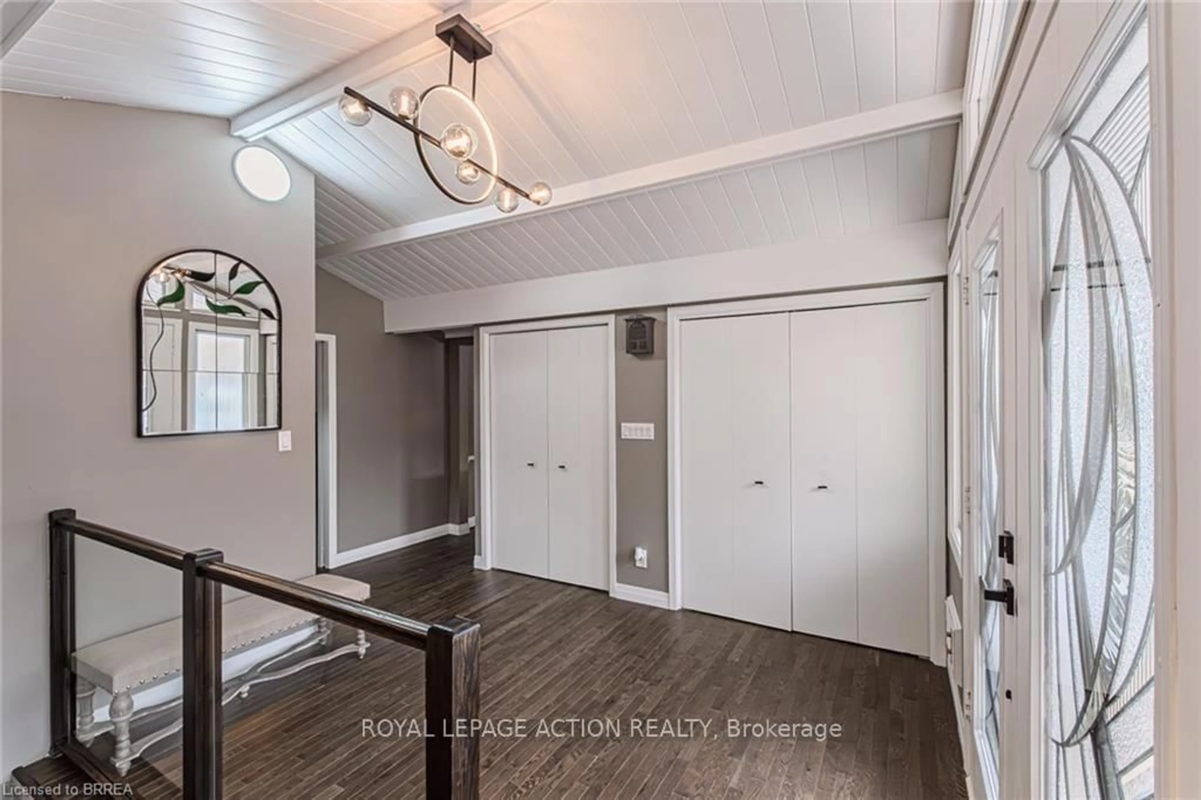 Indoor entryway for 54 Grand St, Norfolk Ontario N0A 1N7