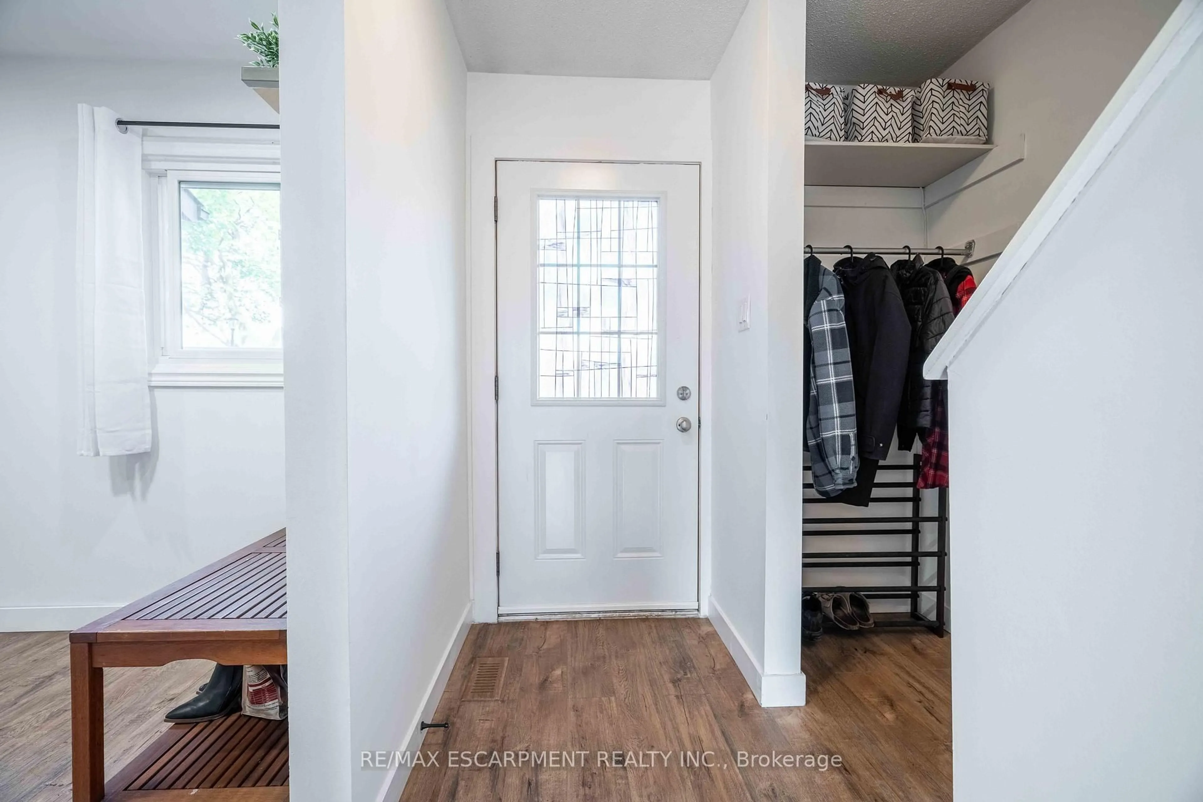 Indoor entryway for 1190 Upper Ottawa St #11, Hamilton Ontario L8W 1T8