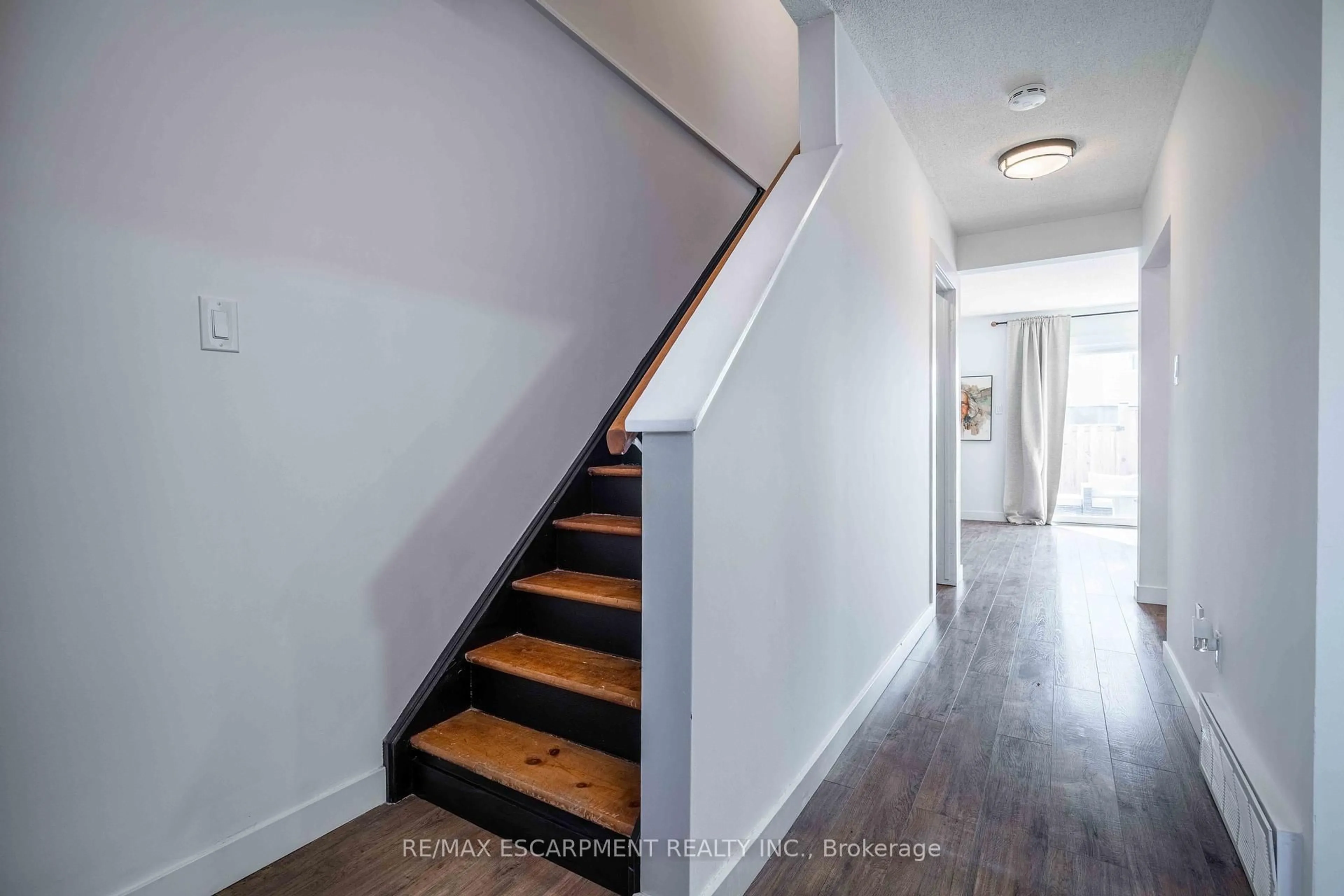 Stairs for 1190 Upper Ottawa St #11, Hamilton Ontario L8W 1T8