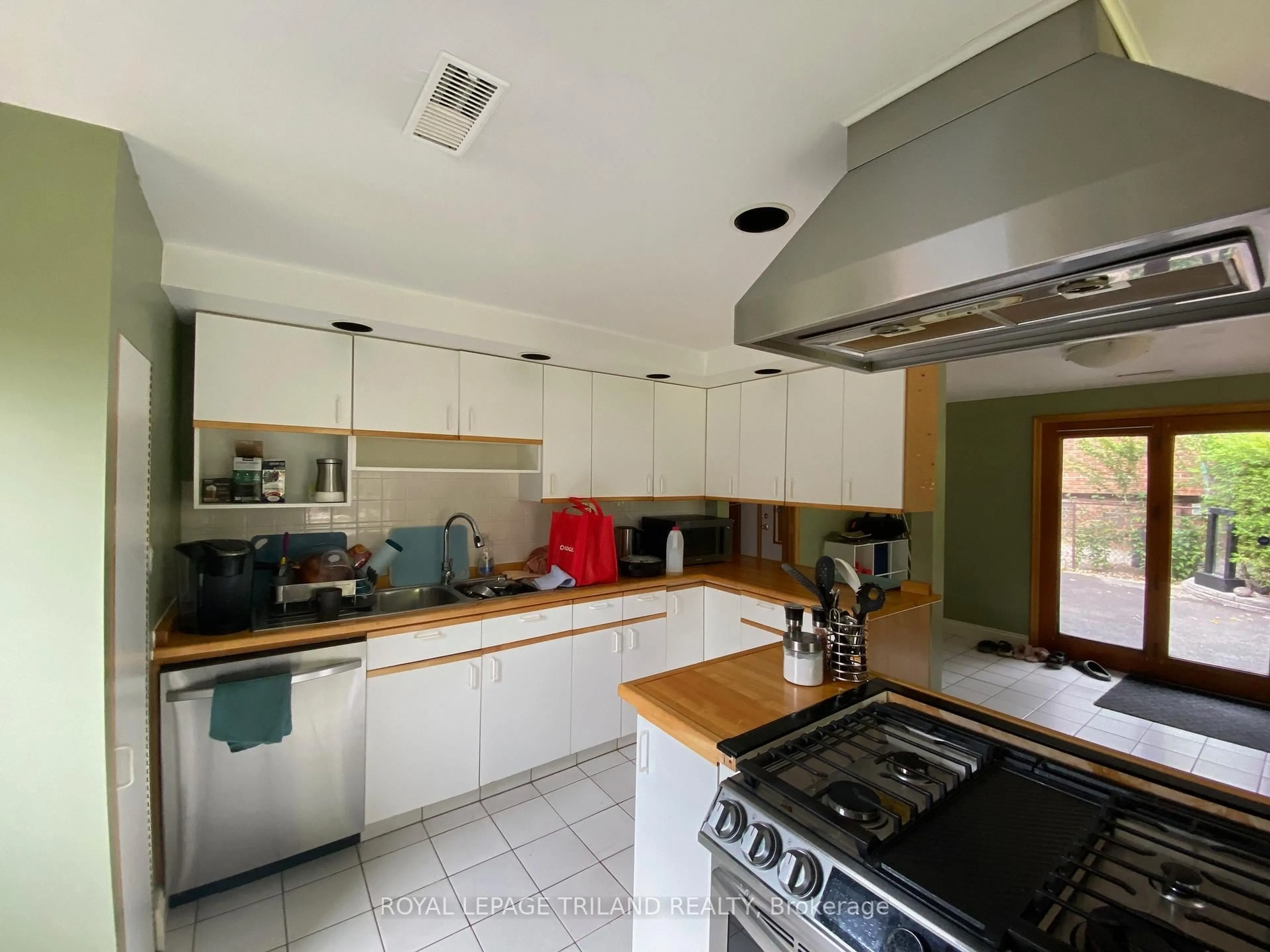 Unknown for 904 Willow Dr, London South Ontario N6E 1P1