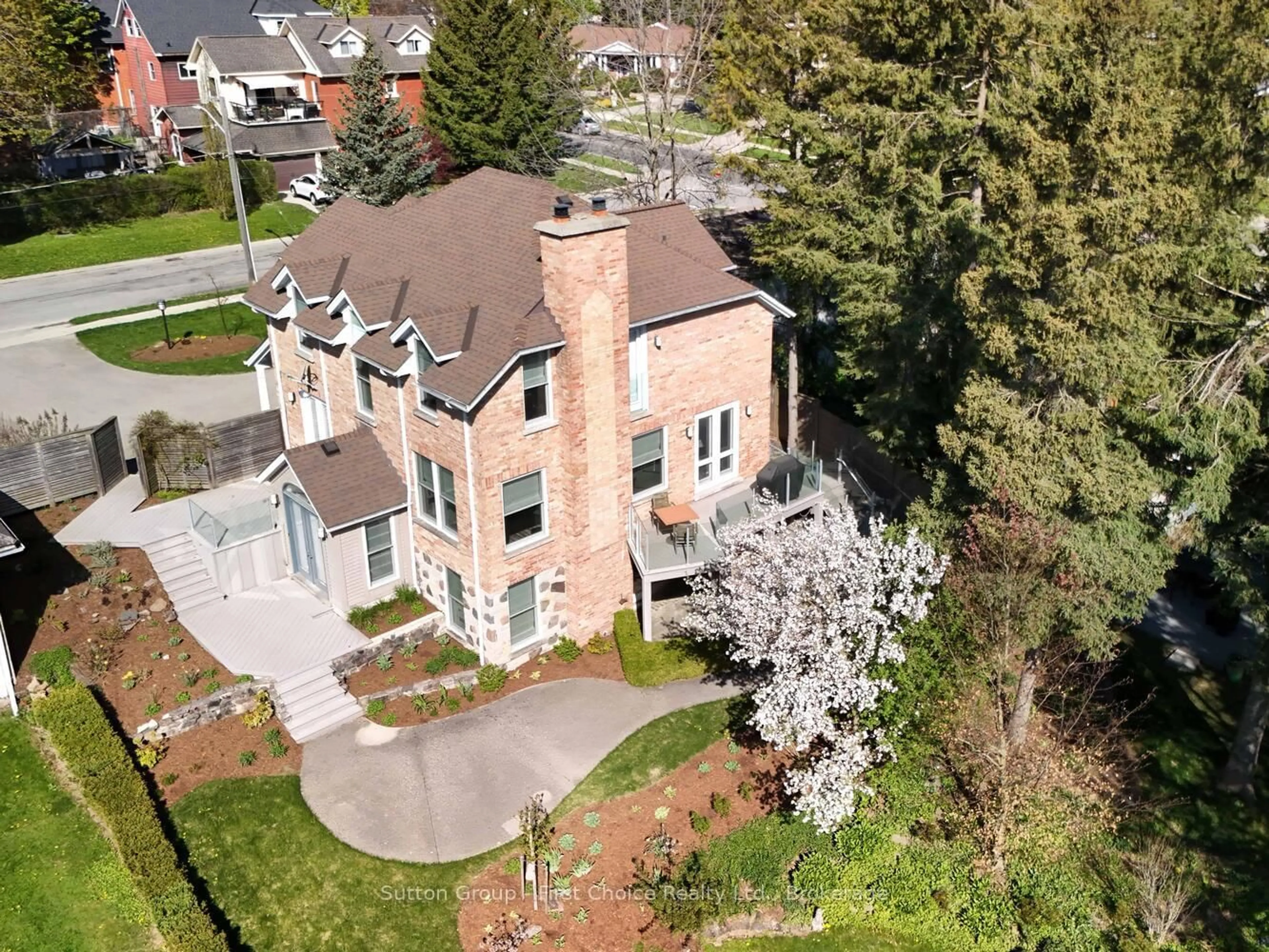 A pic from outside/outdoor area/front of a property/back of a property/a pic from drone, street for 63 James St, Stratford Ontario N5A 5H9