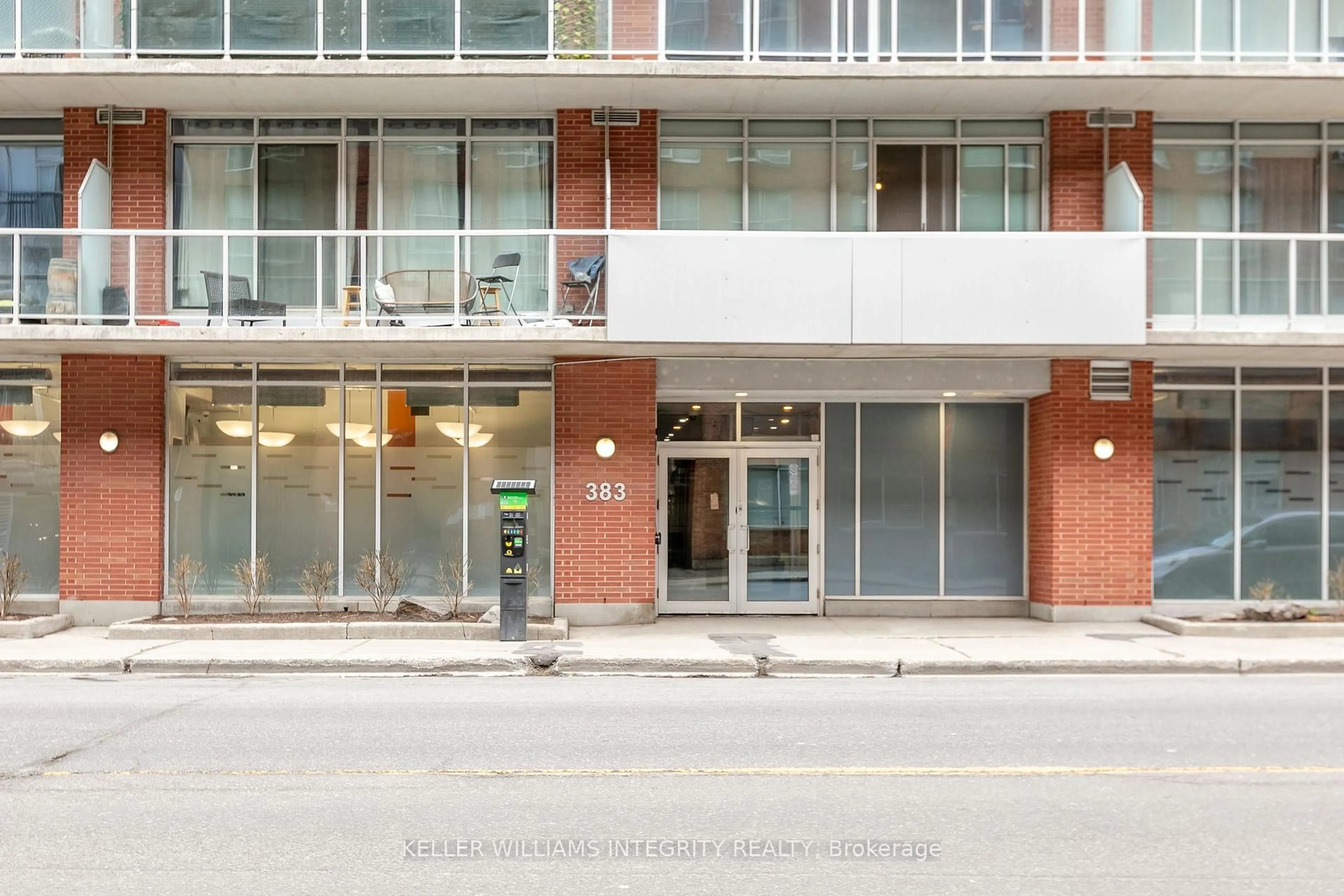Indoor foyer for 383 Cumberland St #312, Ottawa Ontario K1N 1J7