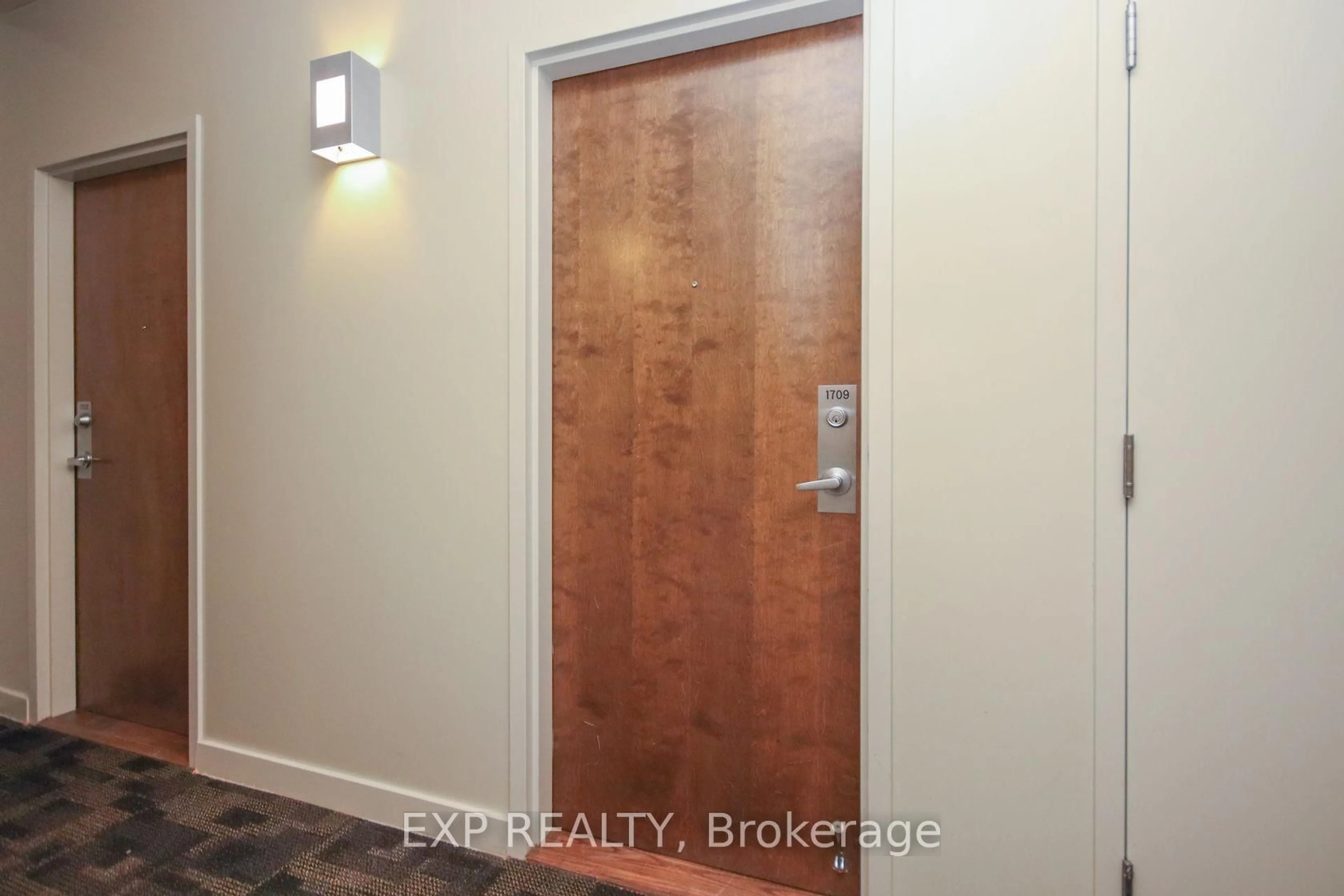 Indoor entryway for 179 GEORGE St #1709, Ottawa Ontario K1N 1J8