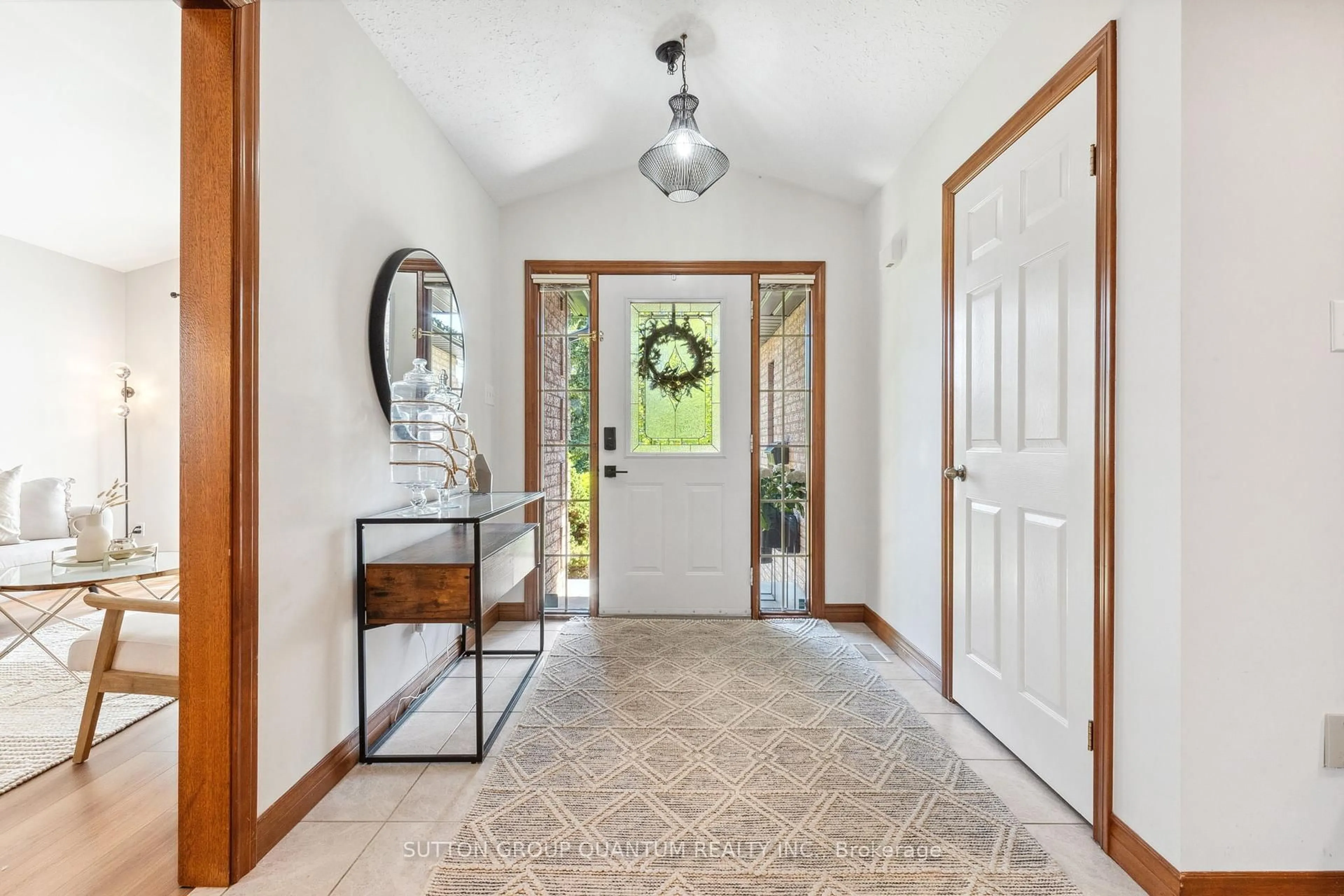 Indoor entryway for 95 Gatestone Dr, Hamilton Ontario L8J 2V1