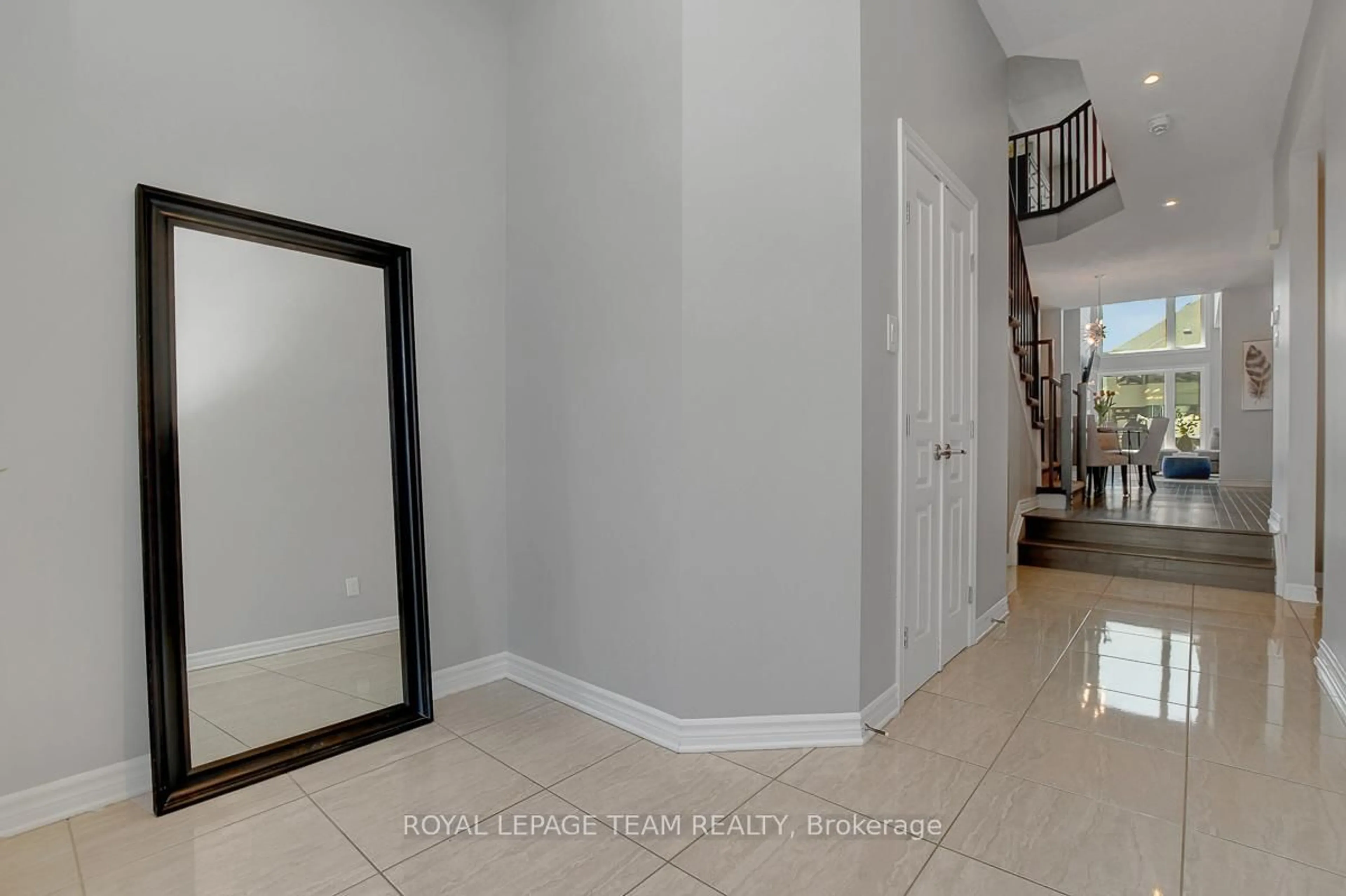 Indoor entryway for 510 Stargazer Cres, Ottawa Ontario K4M 0H2