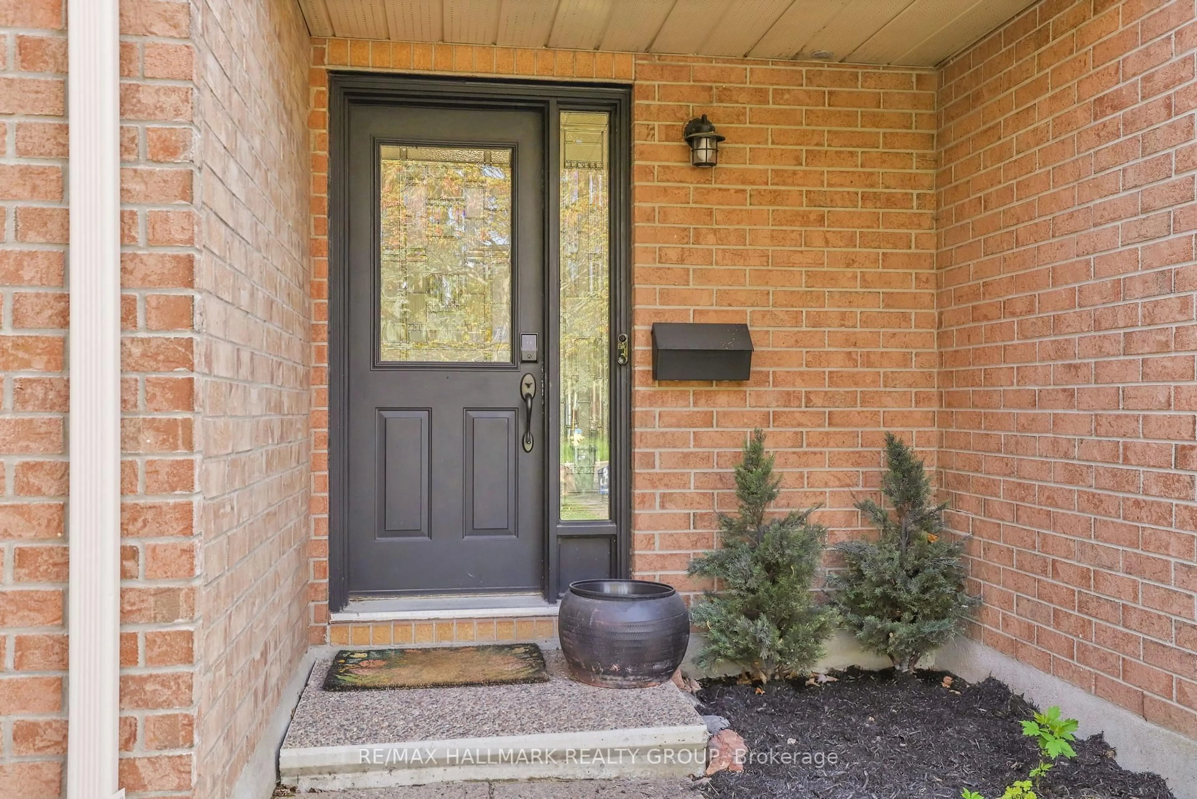 Indoor entryway for 189 Dunbarton Crt, Ottawa Ontario K1K 4L7