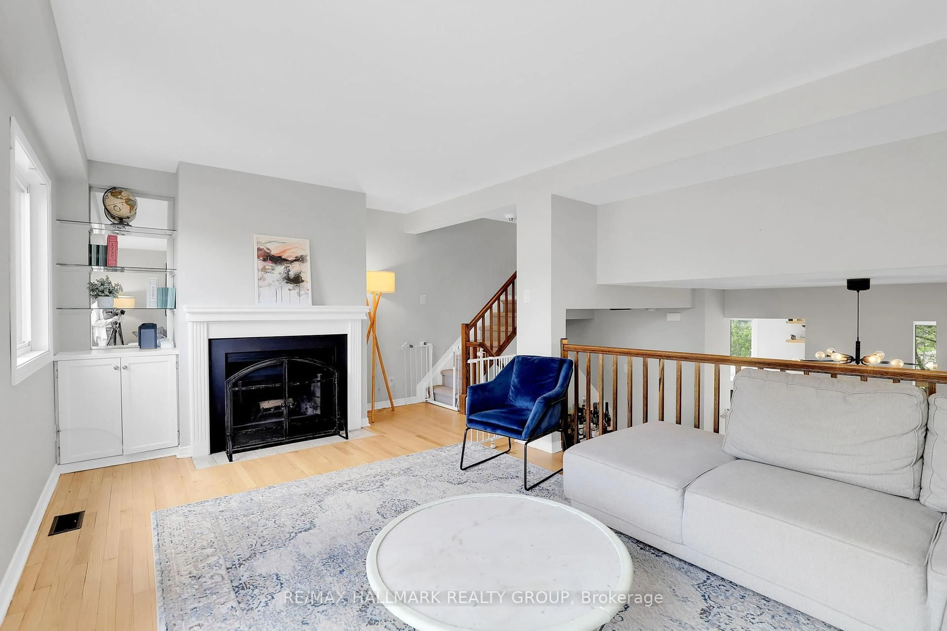 Living room with furniture, unknown for 189 Dunbarton Crt, Ottawa Ontario K1K 4L7